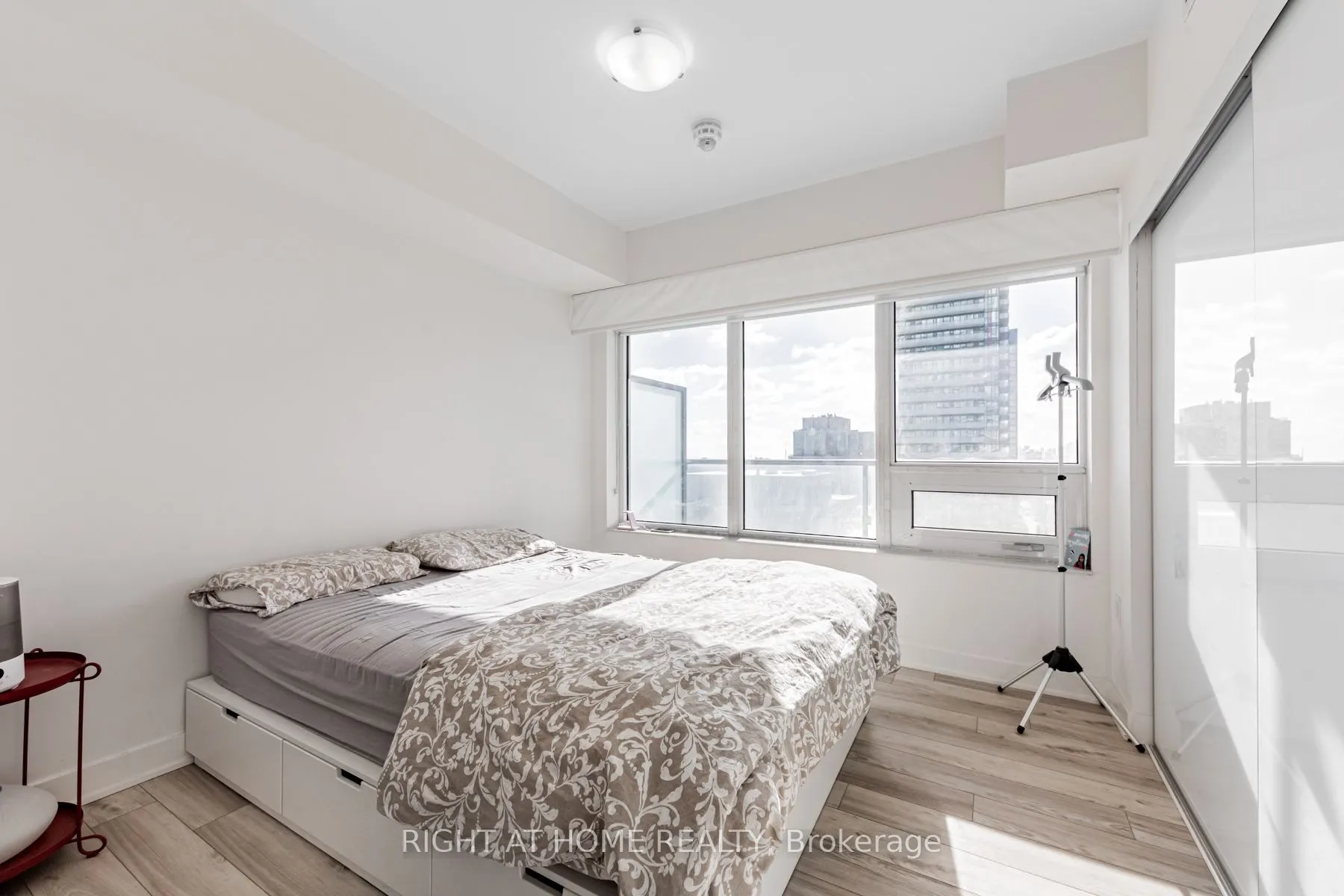 195 Redpath Avenue, #1910