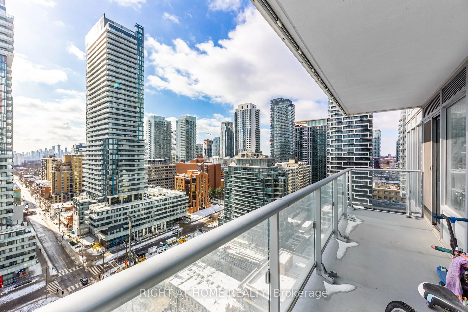 195 Redpath Avenue, #1910