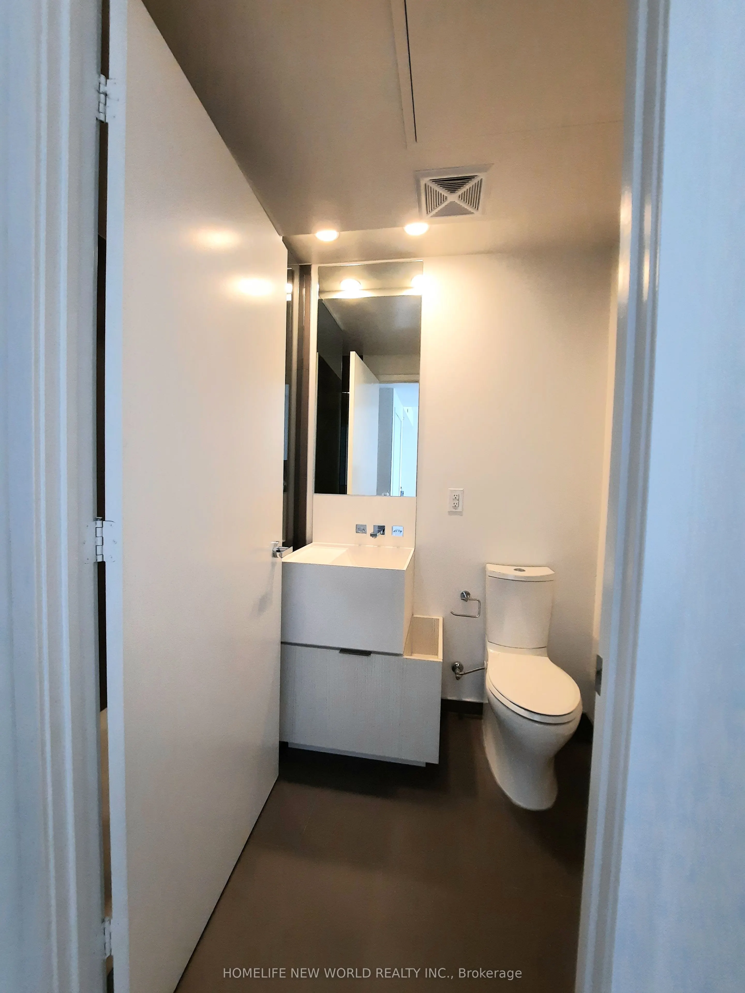 1 Bloor Street E #6902