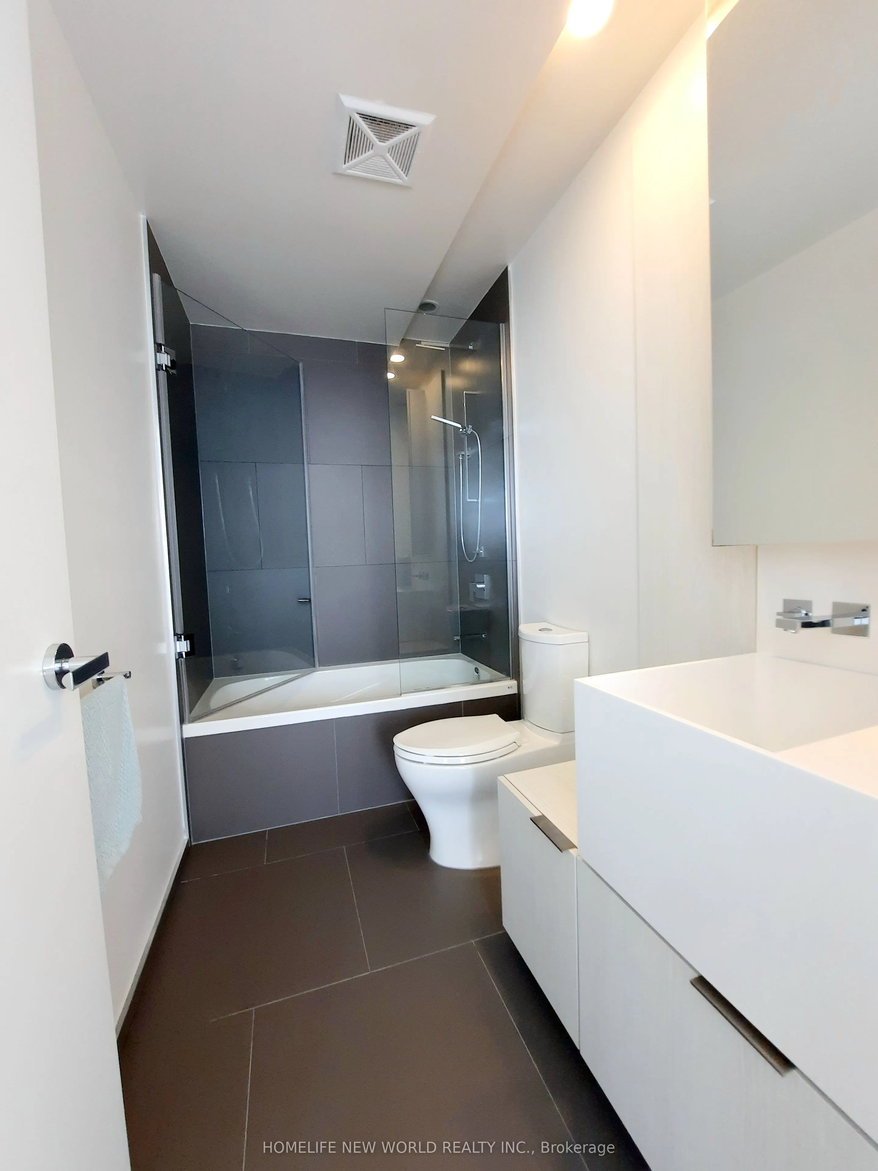 1 Bloor Street E #6902