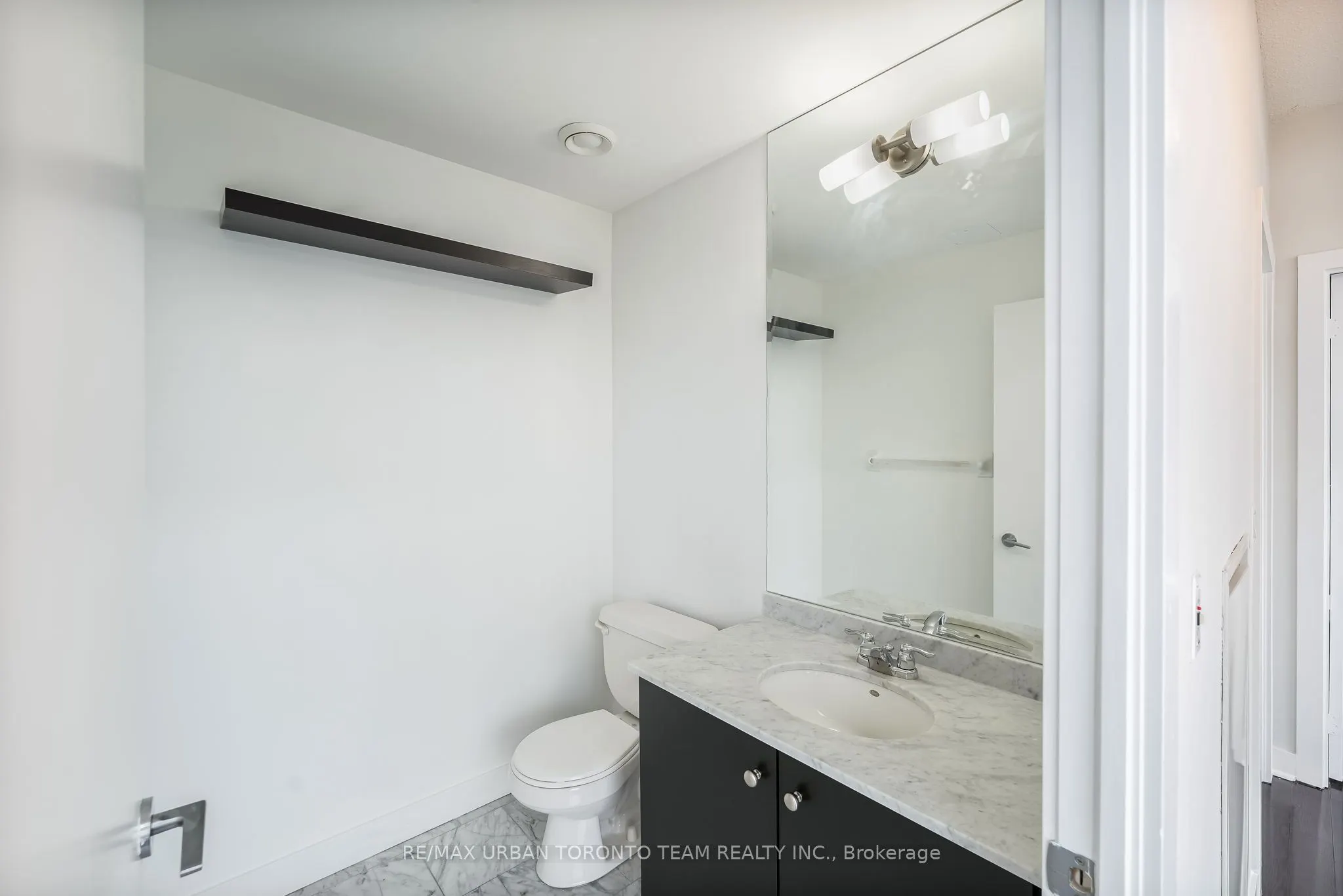 438 King Street W, #Ph03