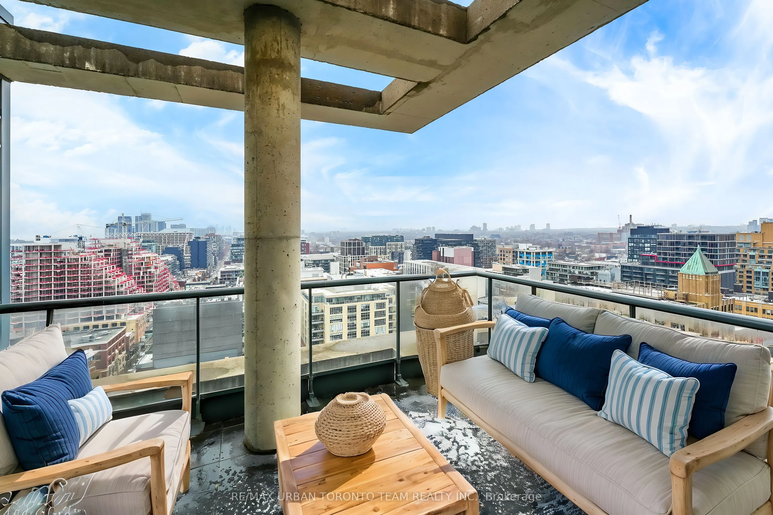 438 King Street W, #Ph03
