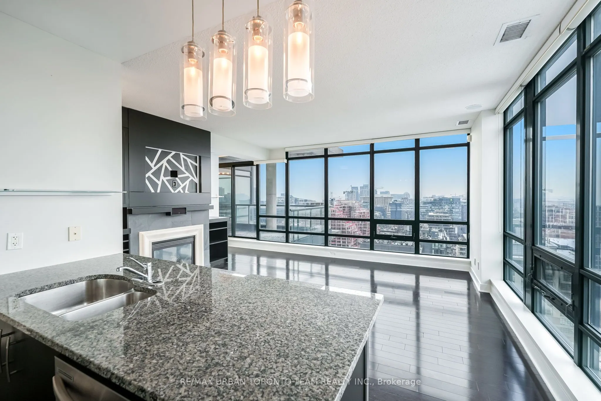 438 King Street W, #Ph03