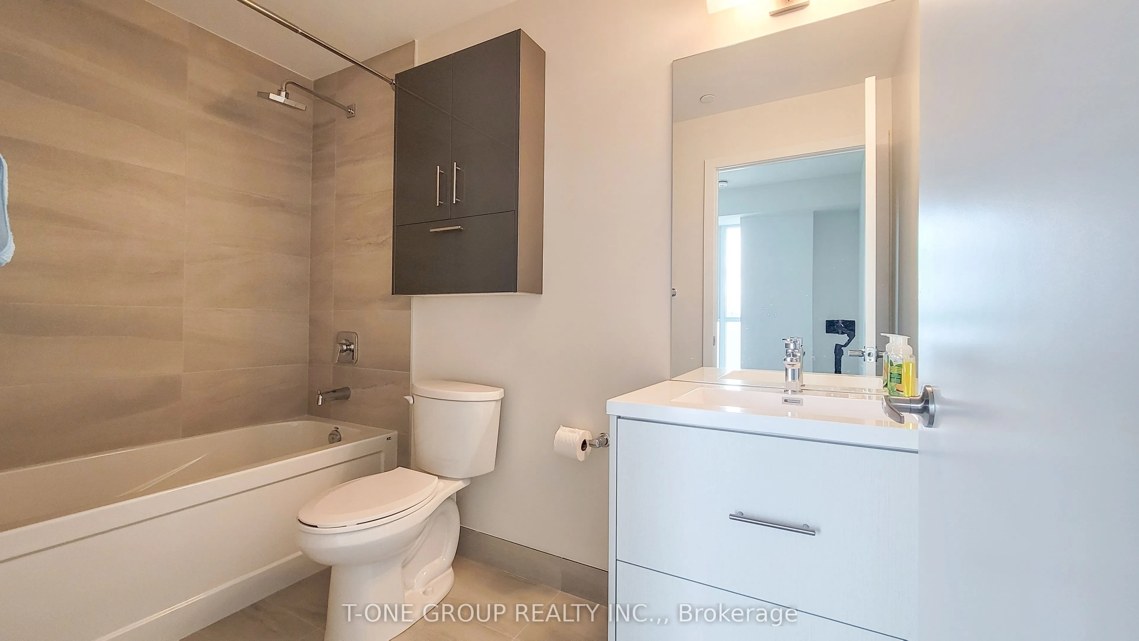 188 FAIRVIEW MALL Drive #516