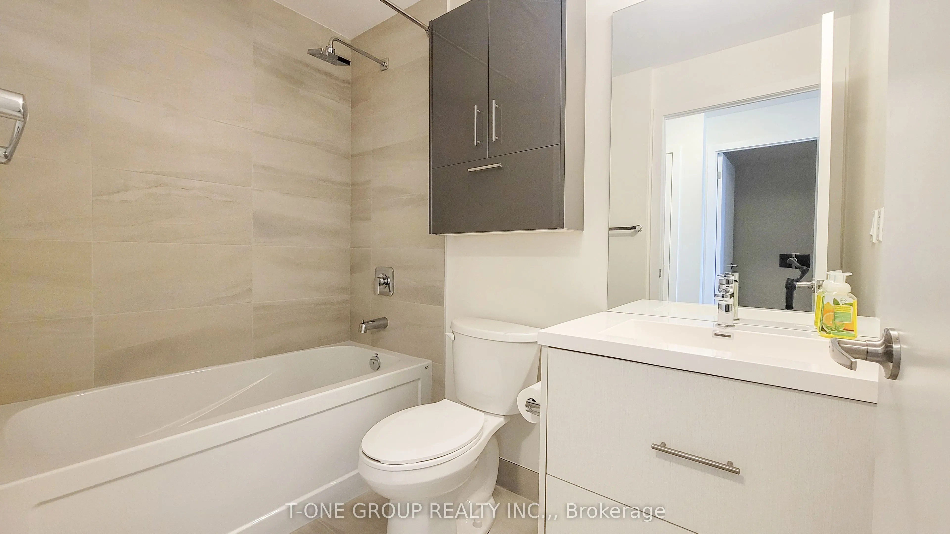 188 FAIRVIEW MALL Drive #516