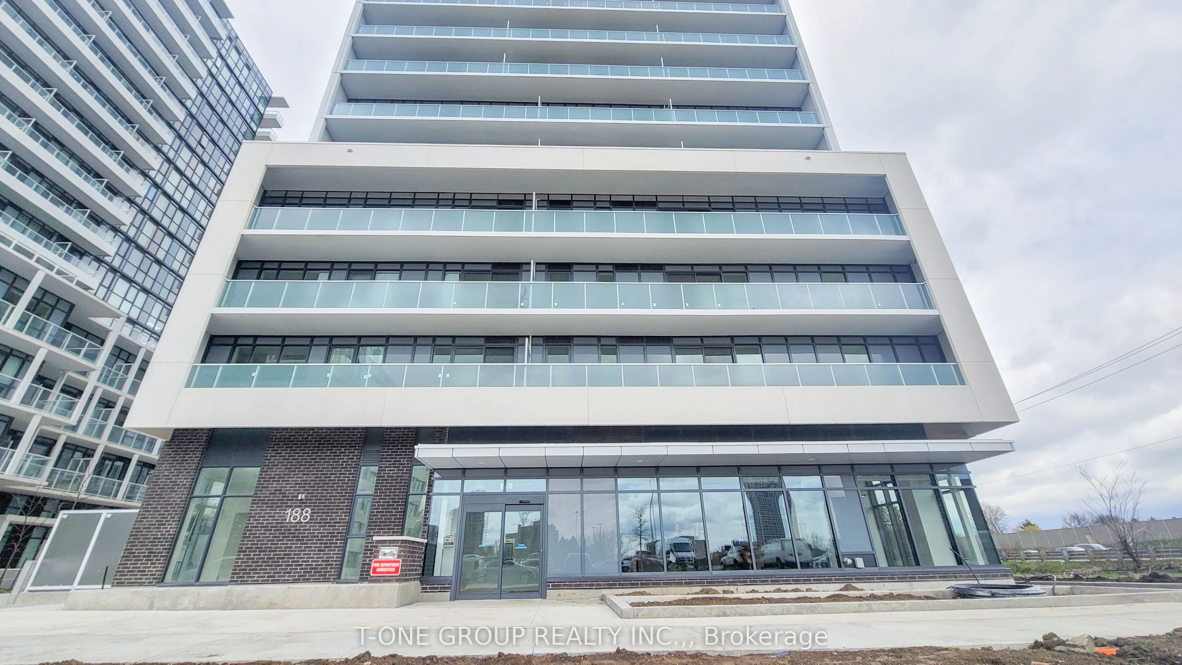 188 FAIRVIEW MALL Drive #516