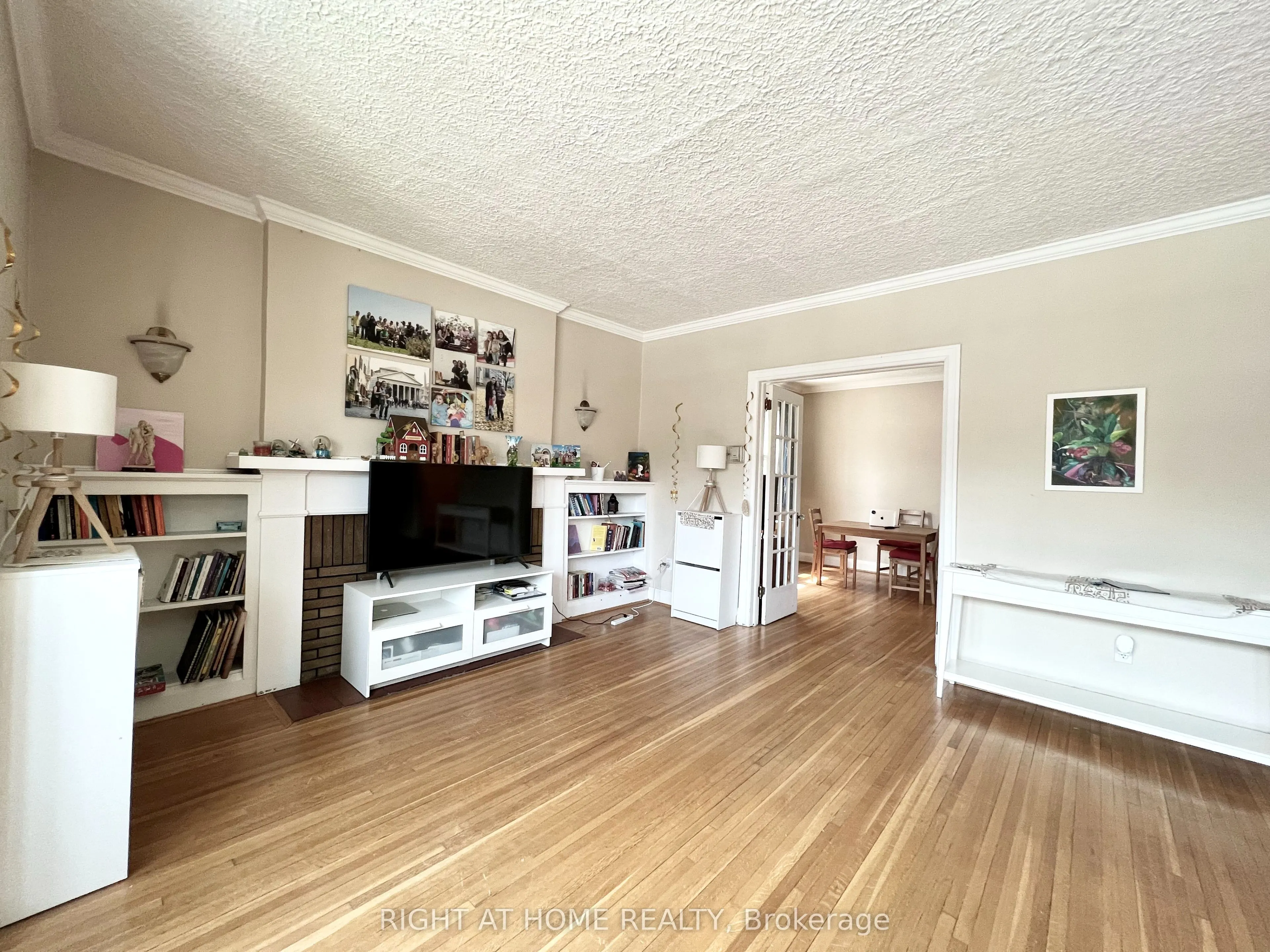 1198 Avenue Road