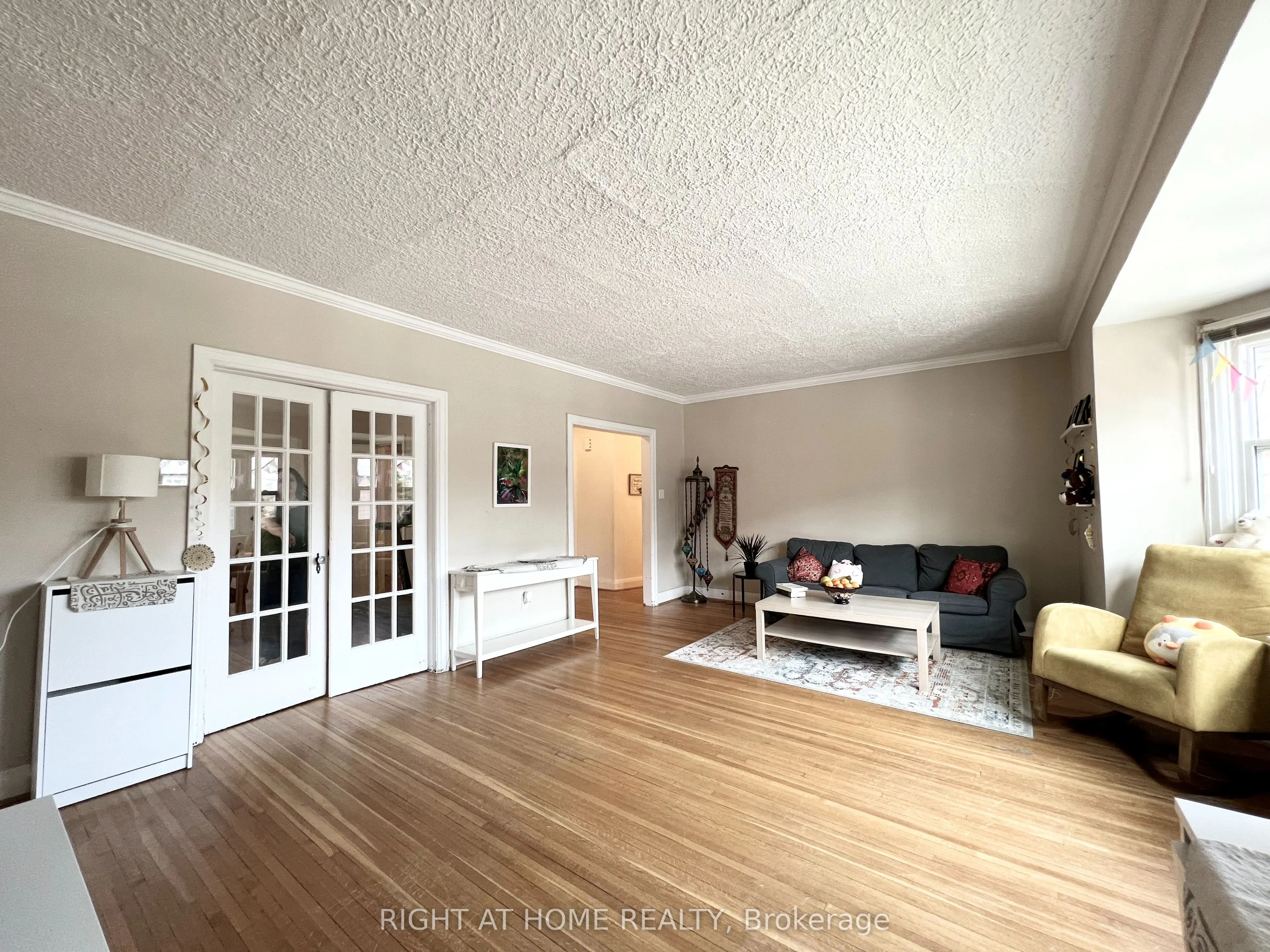 1198 Avenue Road