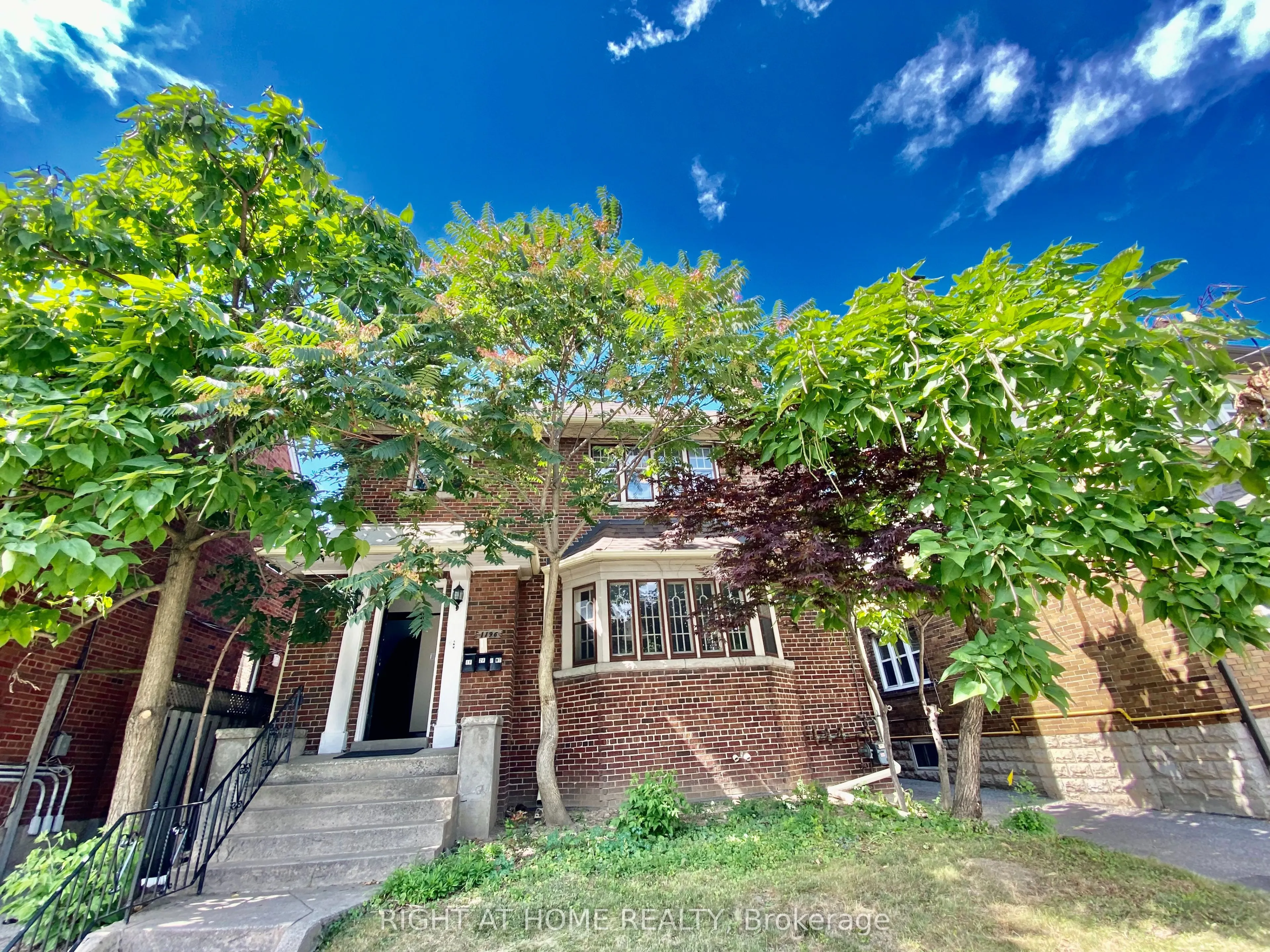 1196 Avenue Road