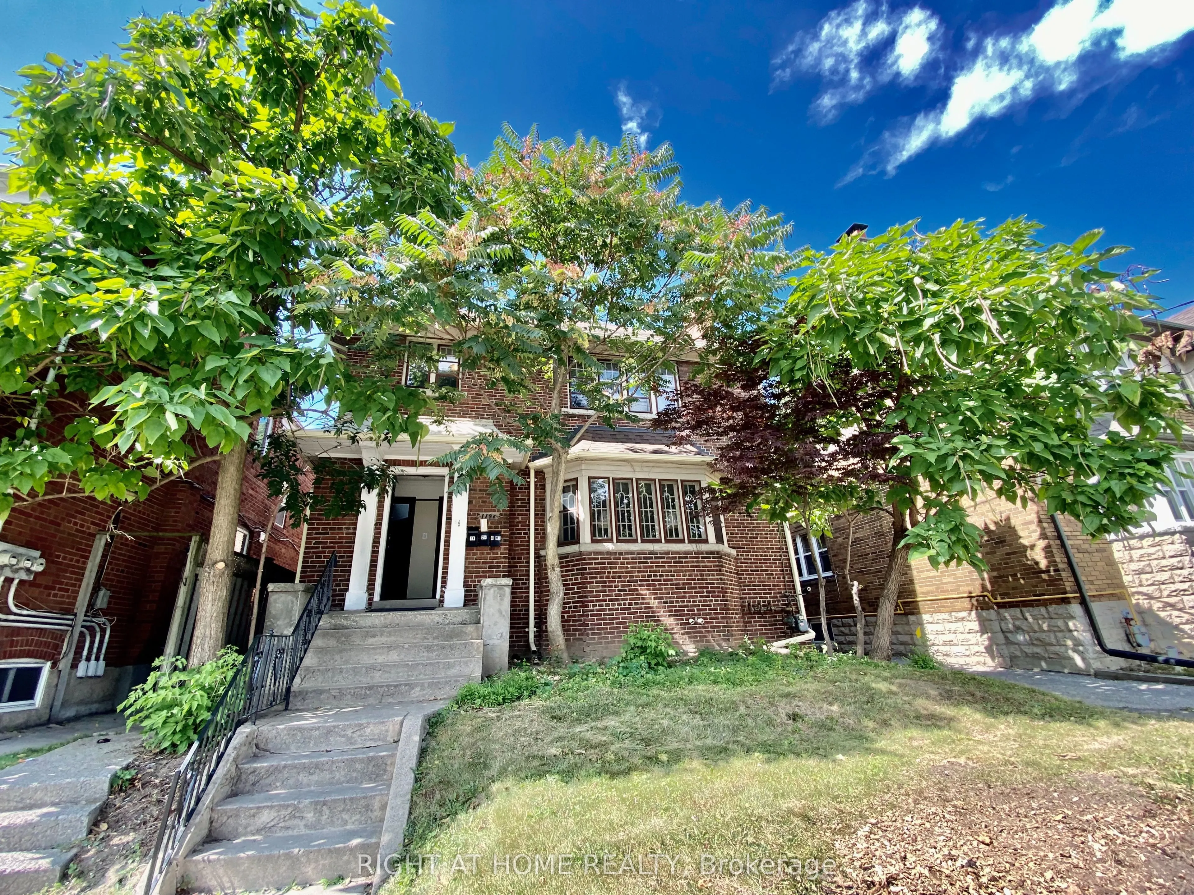 1196 Avenue Road