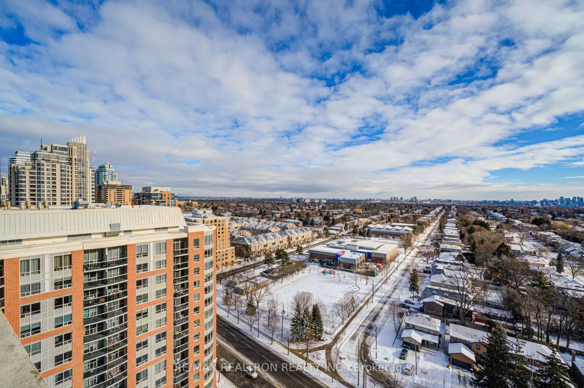 26 Norton Avenue, #Ph04