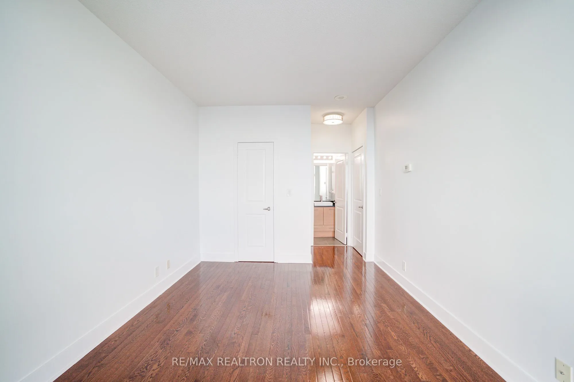 26 Norton Avenue, #Ph04