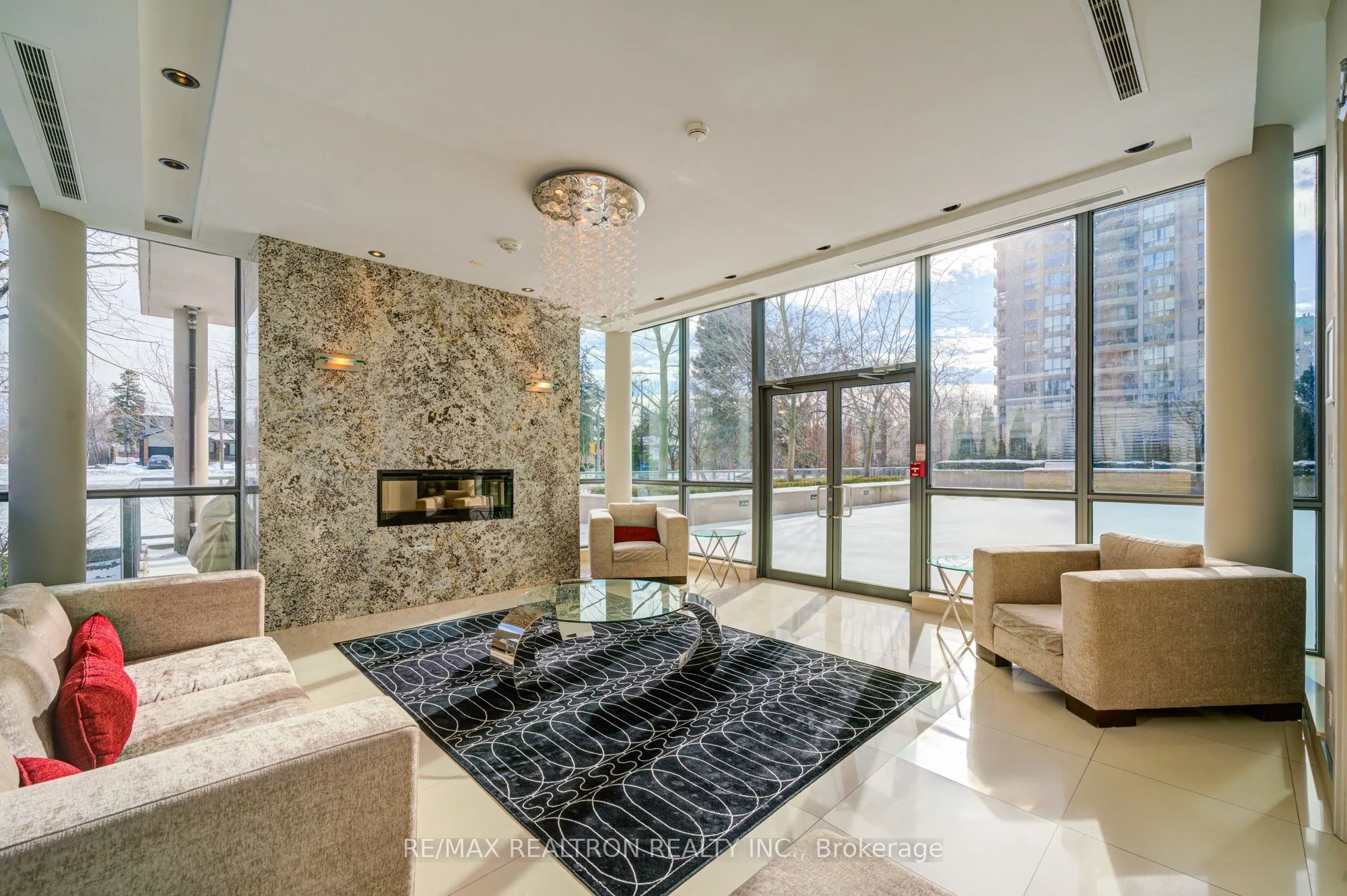 26 Norton Avenue, #Ph04