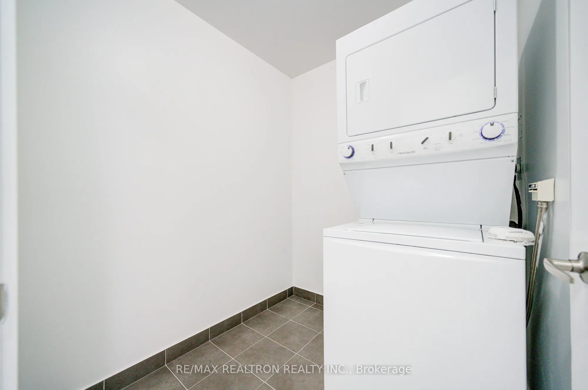 26 Norton Avenue, #Ph04