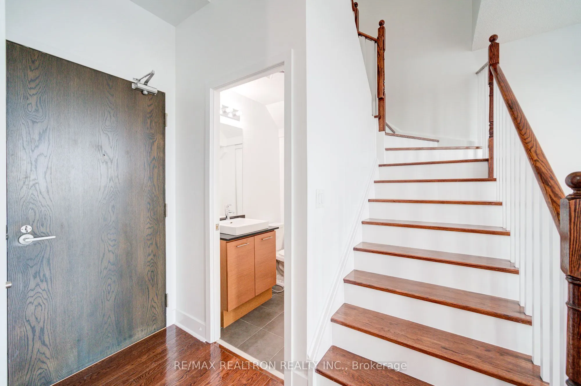 26 Norton Avenue, #Ph04