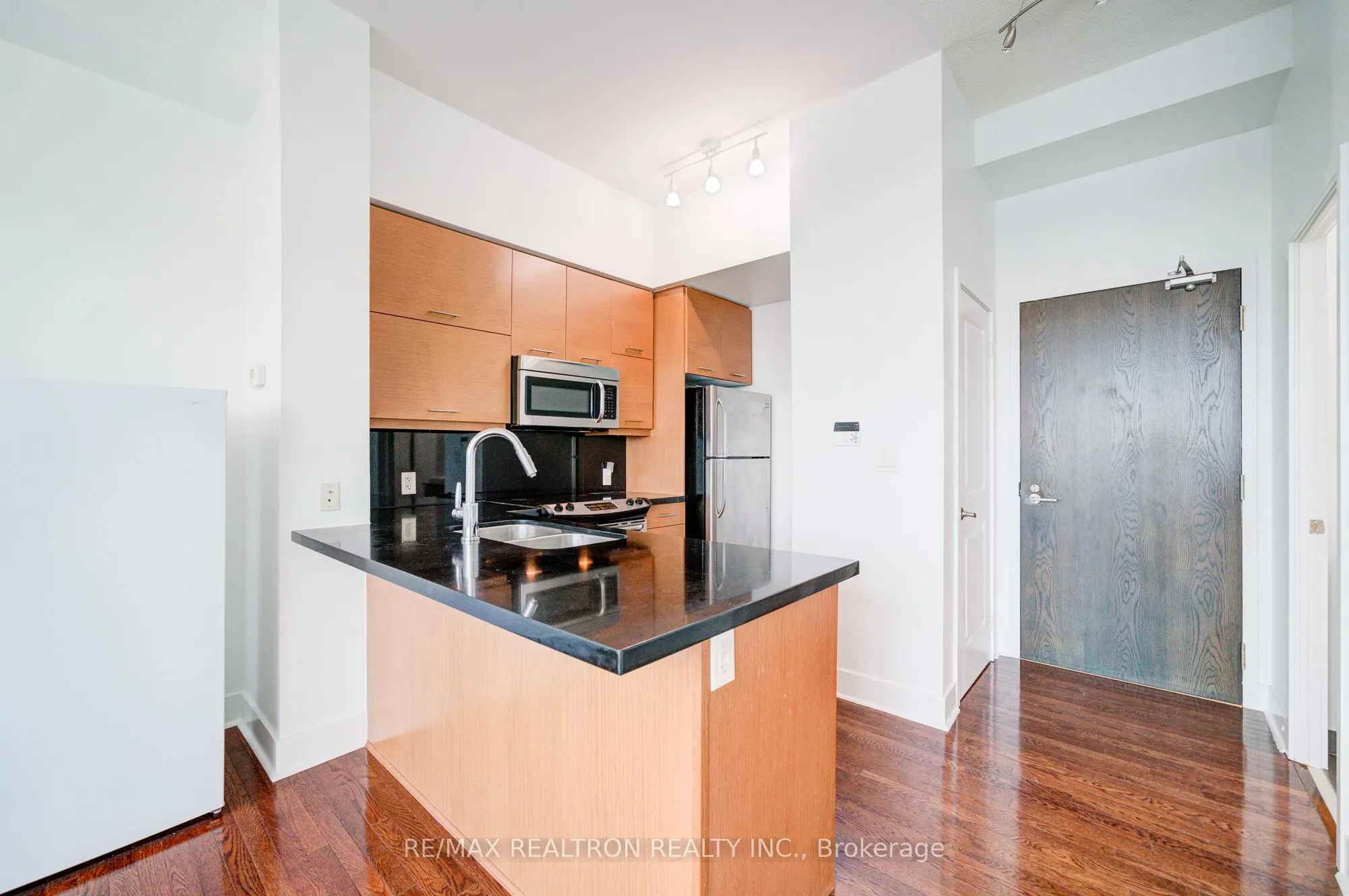 26 Norton Avenue, #Ph04