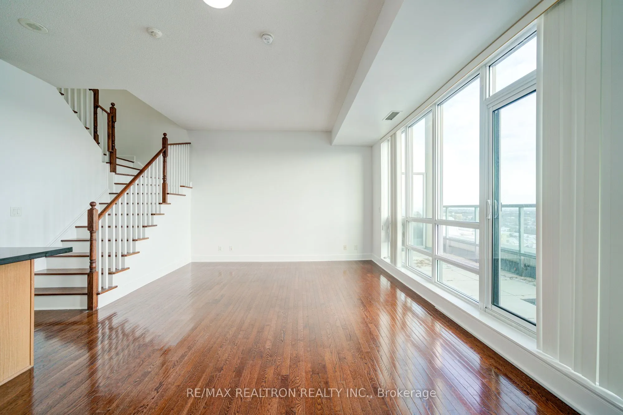 26 Norton Avenue, #Ph04