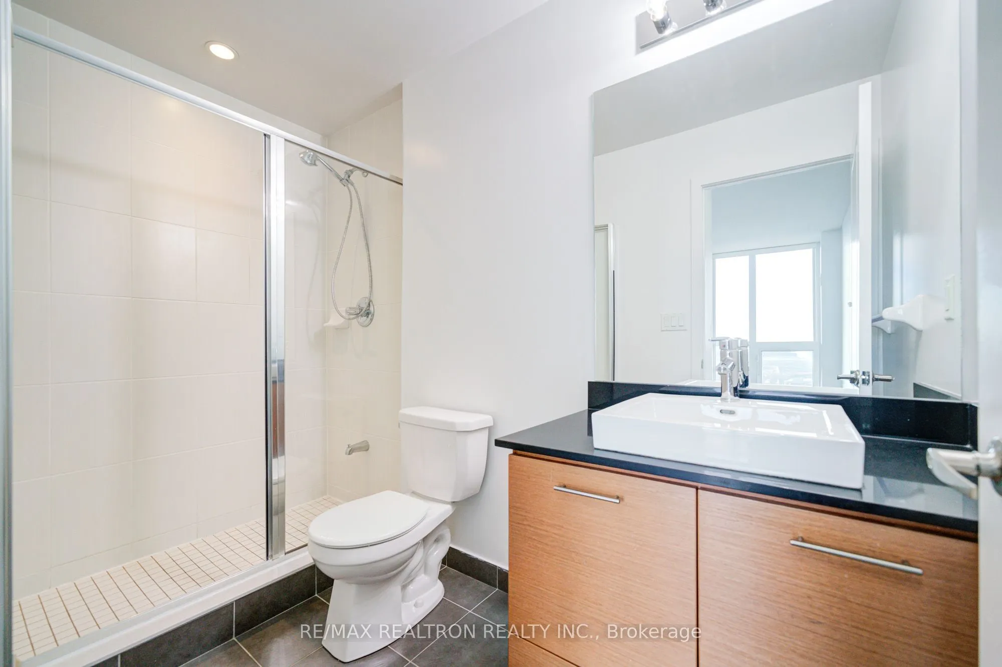 26 Norton Avenue, #Ph04