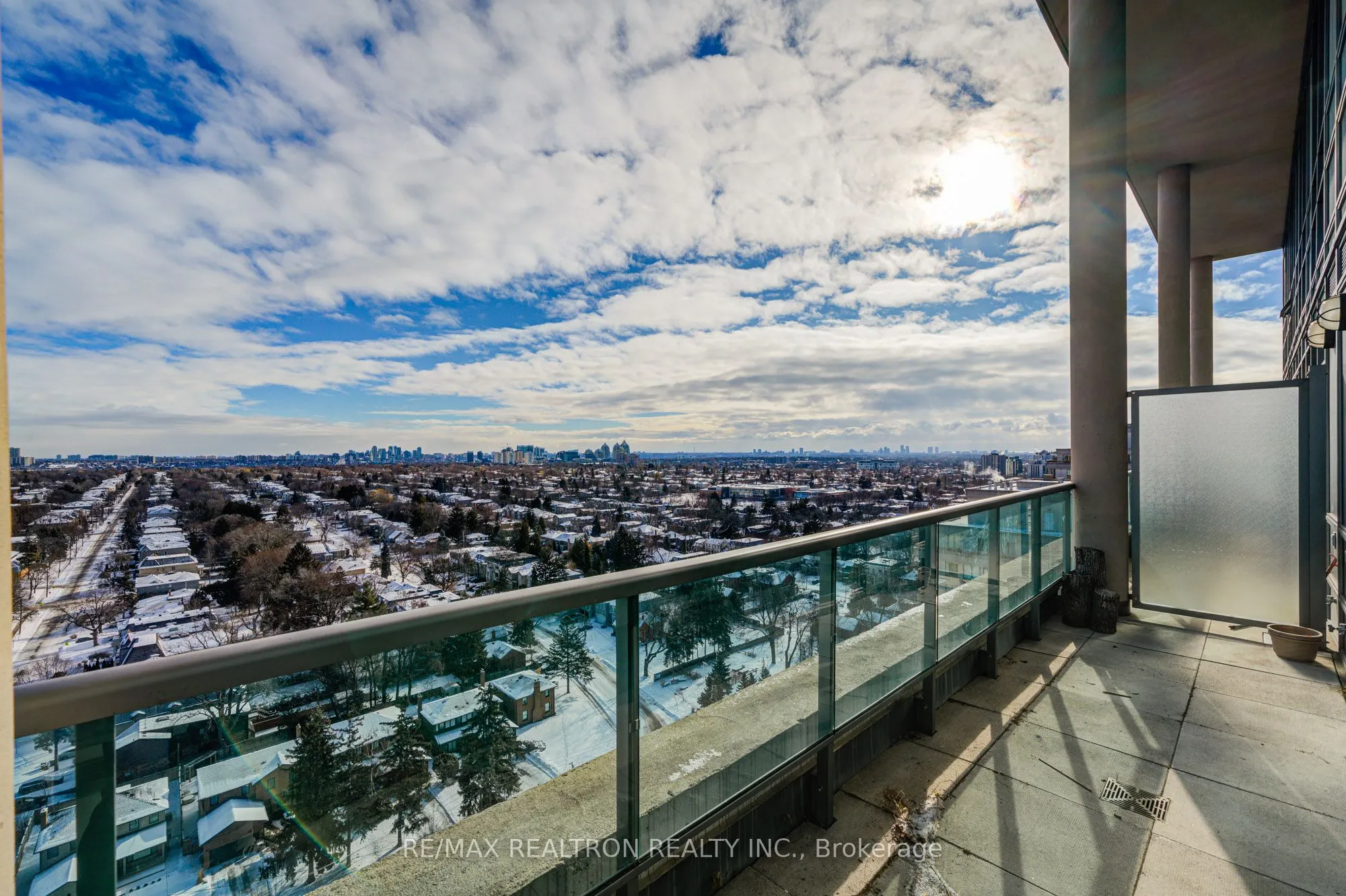 26 Norton Avenue, #Ph04