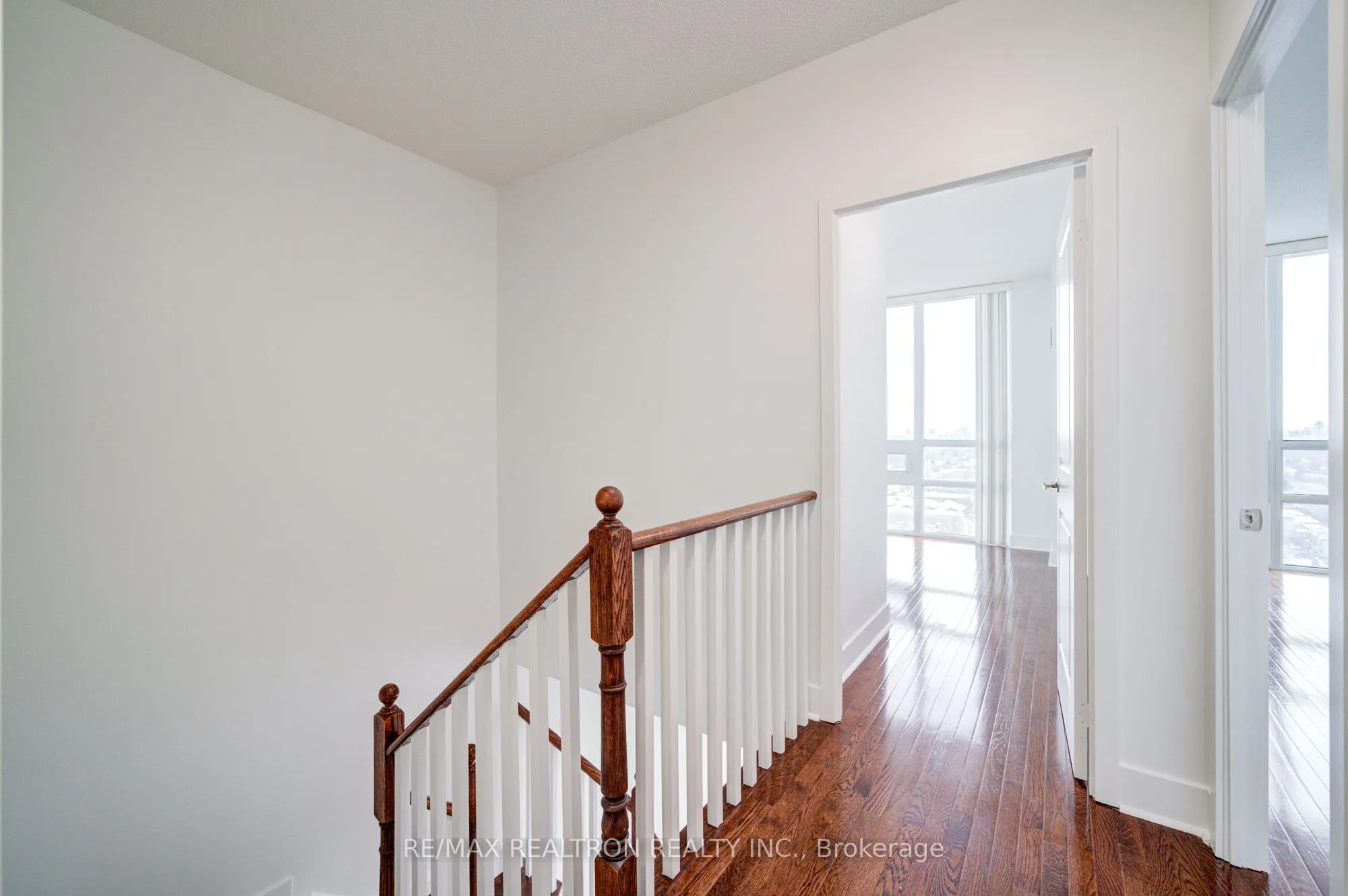 26 Norton Avenue, #Ph04