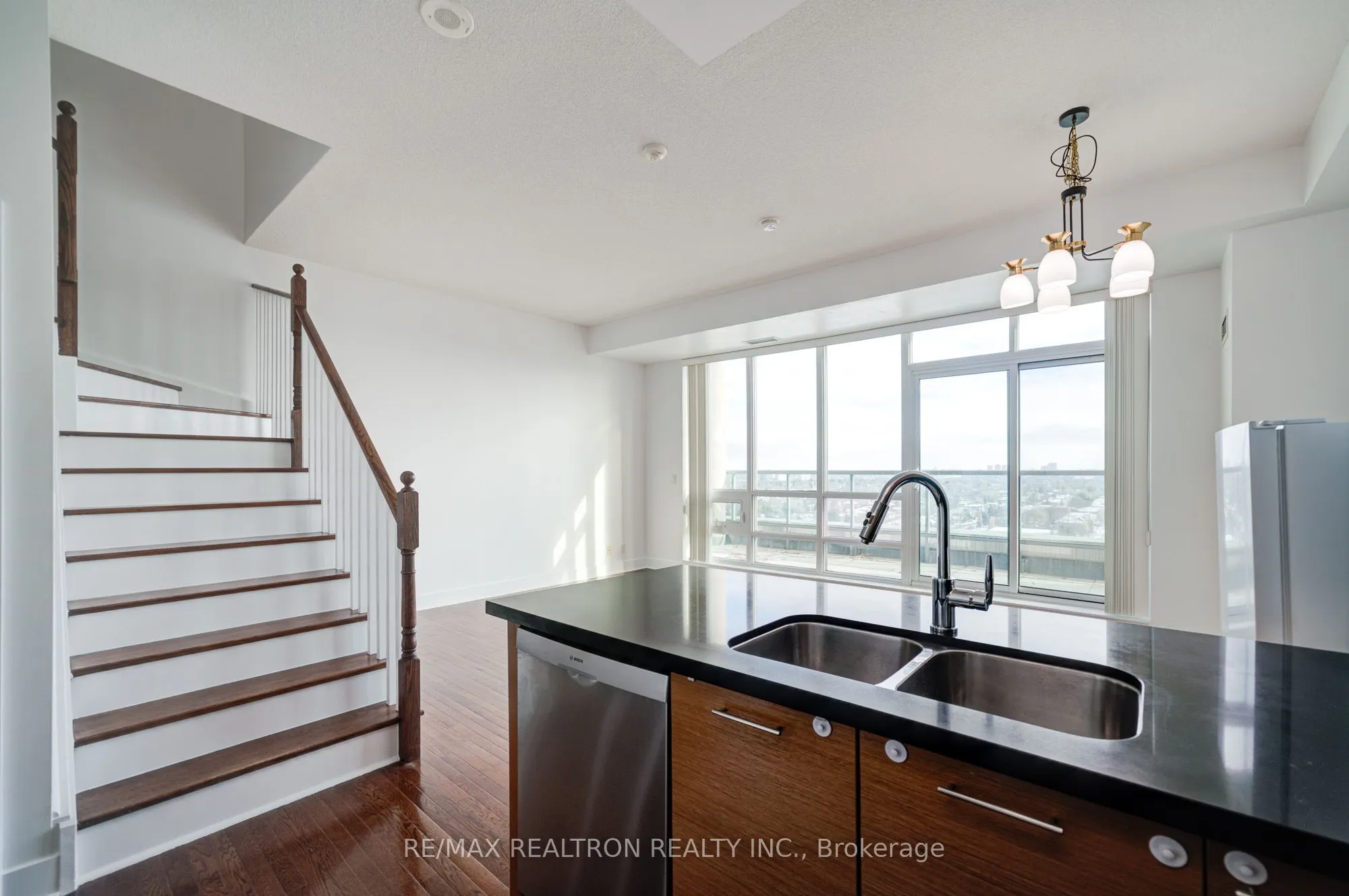 26 Norton Avenue, #Ph04