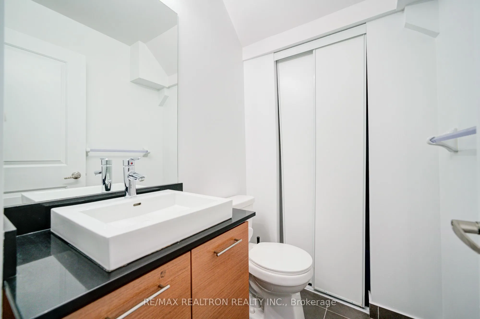 26 Norton Avenue, #Ph04