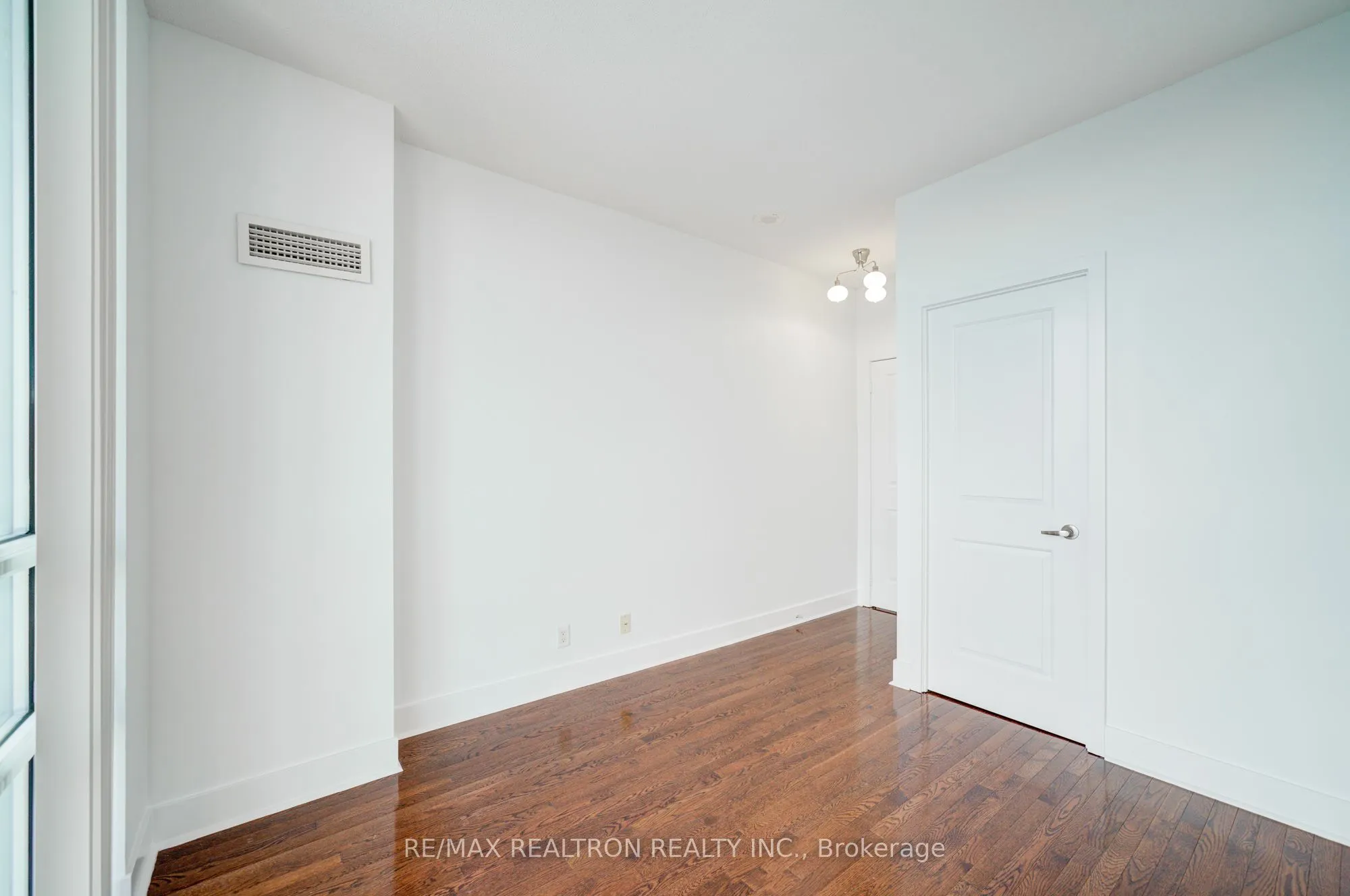 26 Norton Avenue, #Ph04