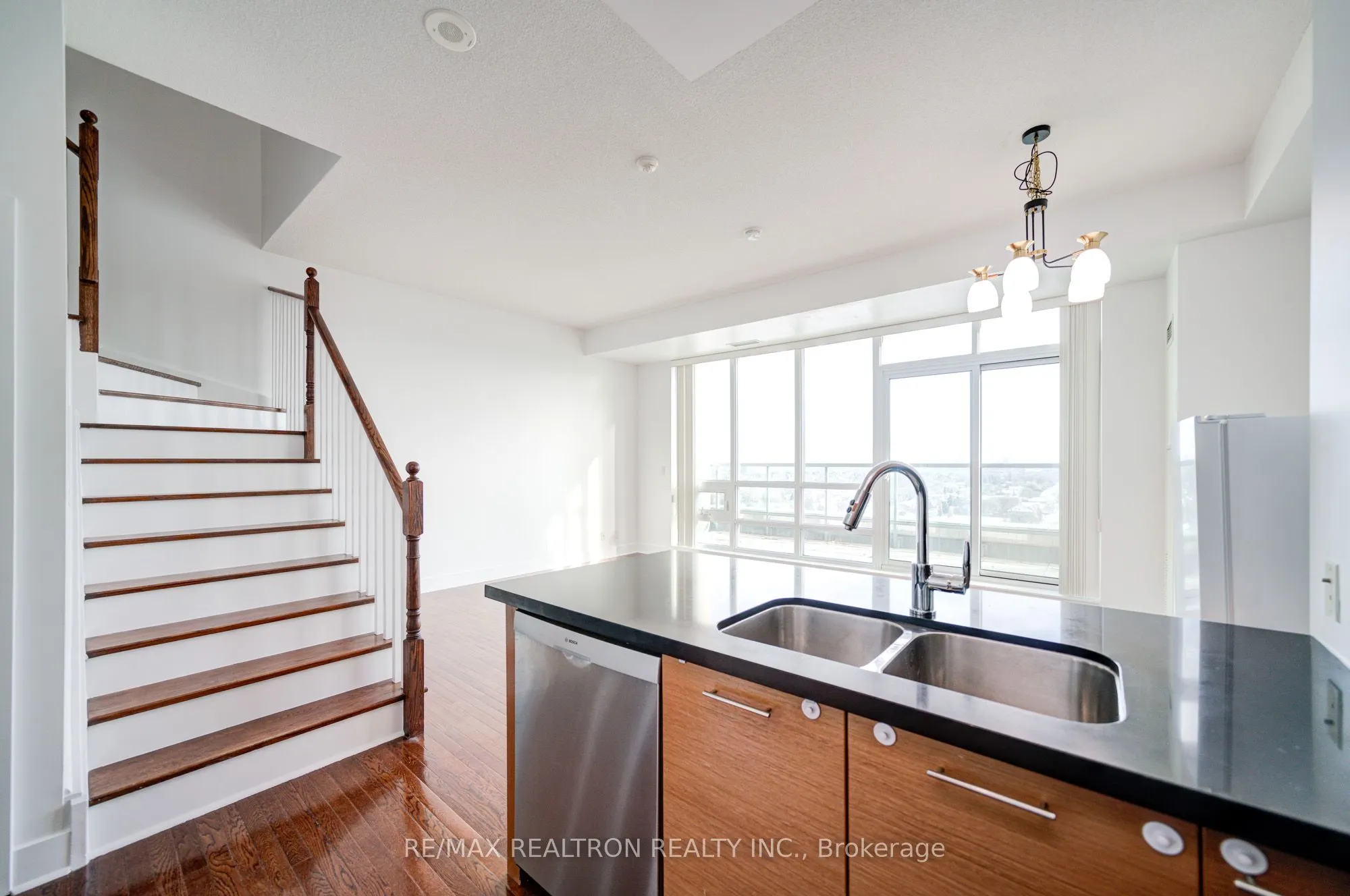 26 Norton Avenue, #Ph04