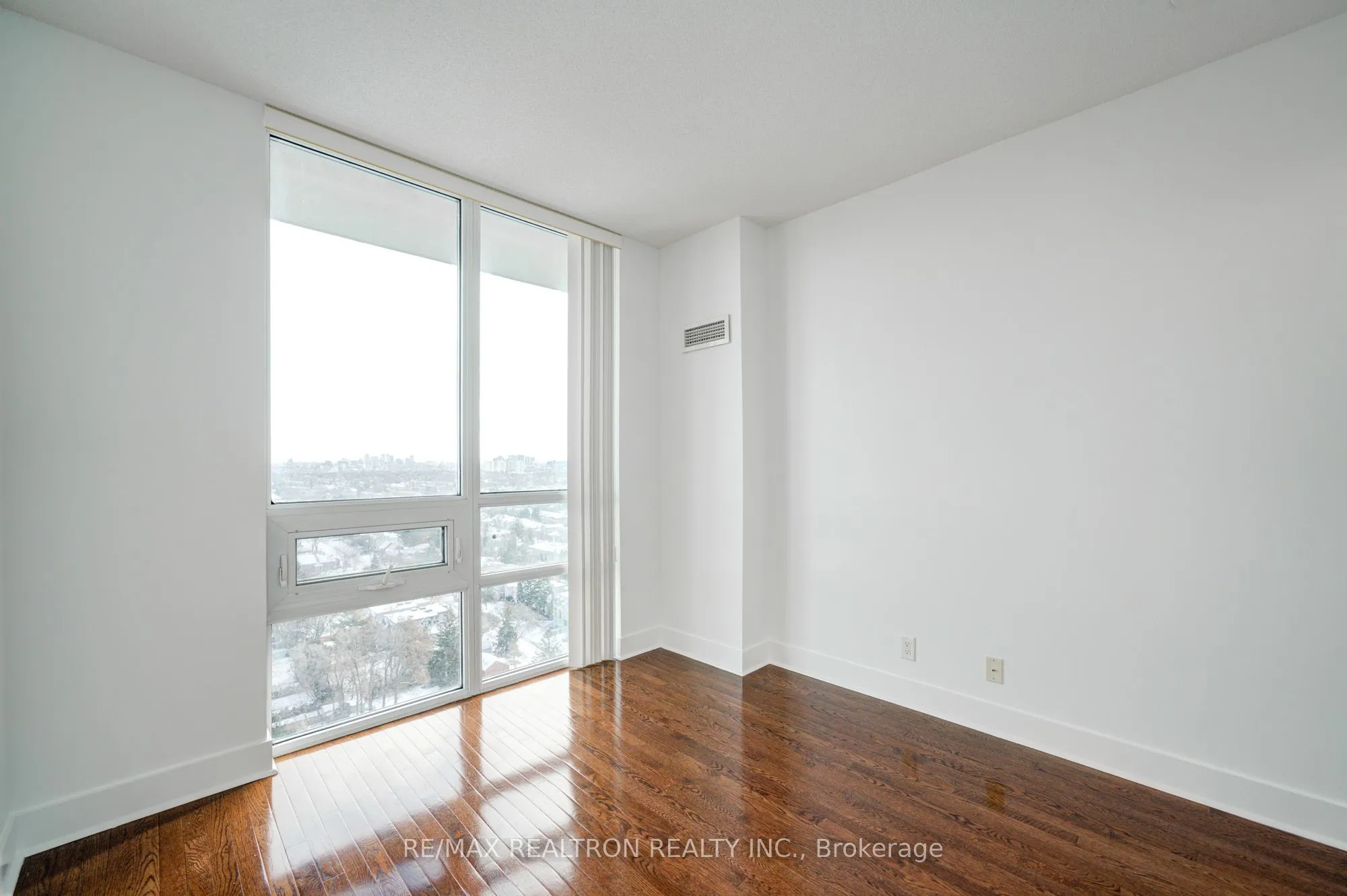 26 Norton Avenue, #Ph04