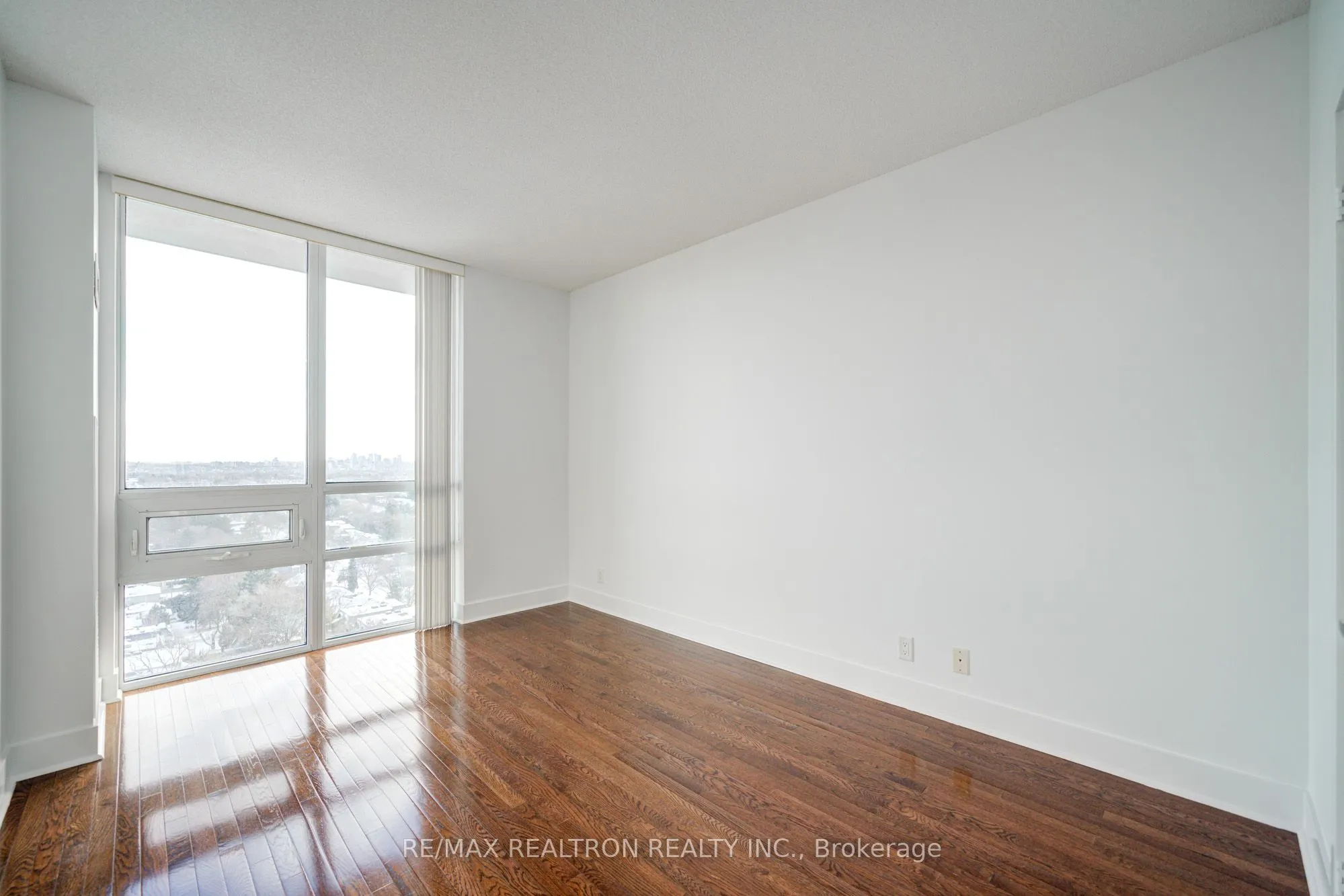 26 Norton Avenue, #Ph04