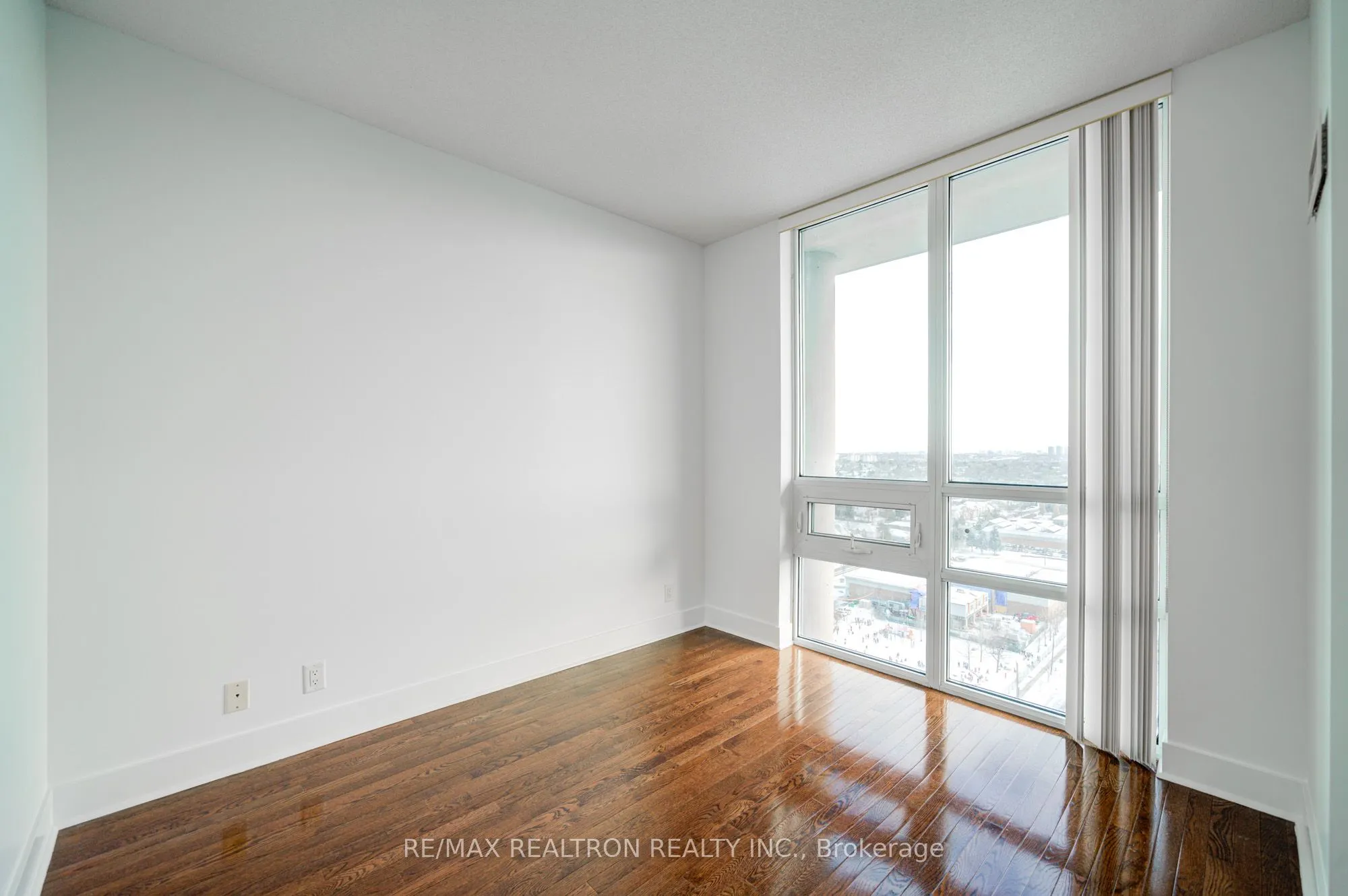 26 Norton Avenue, #Ph04