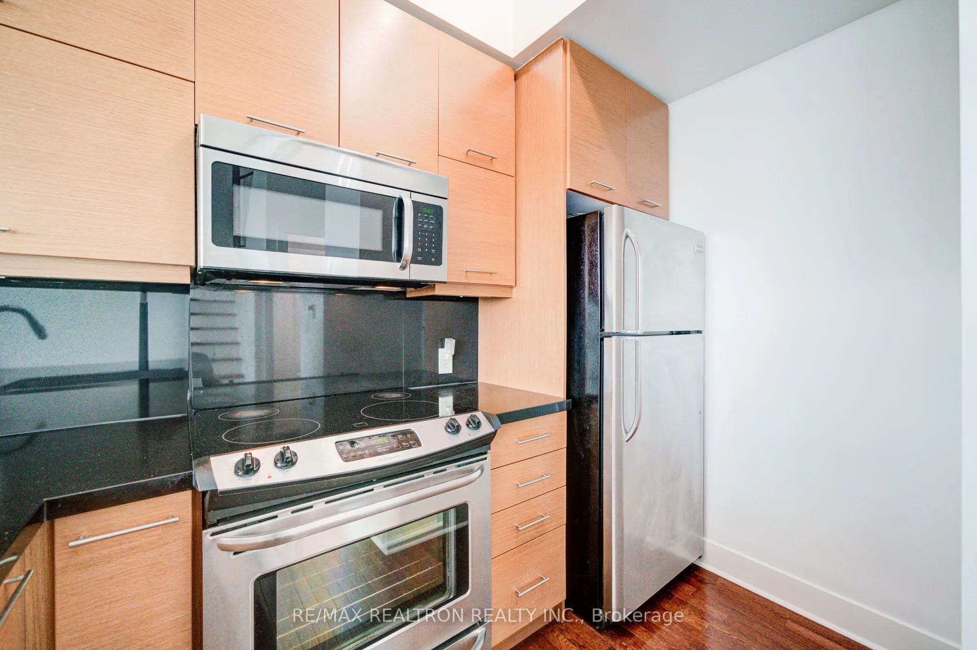 26 Norton Avenue, #Ph04