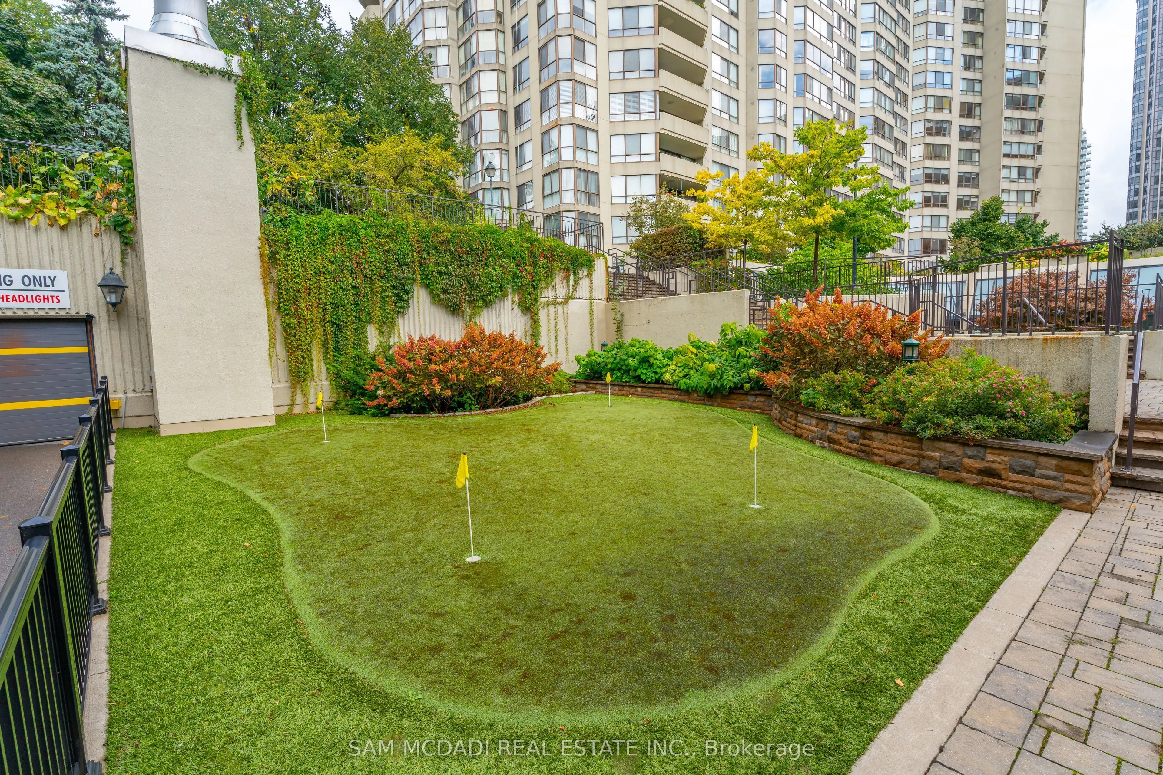 5444 Yonge Street #304