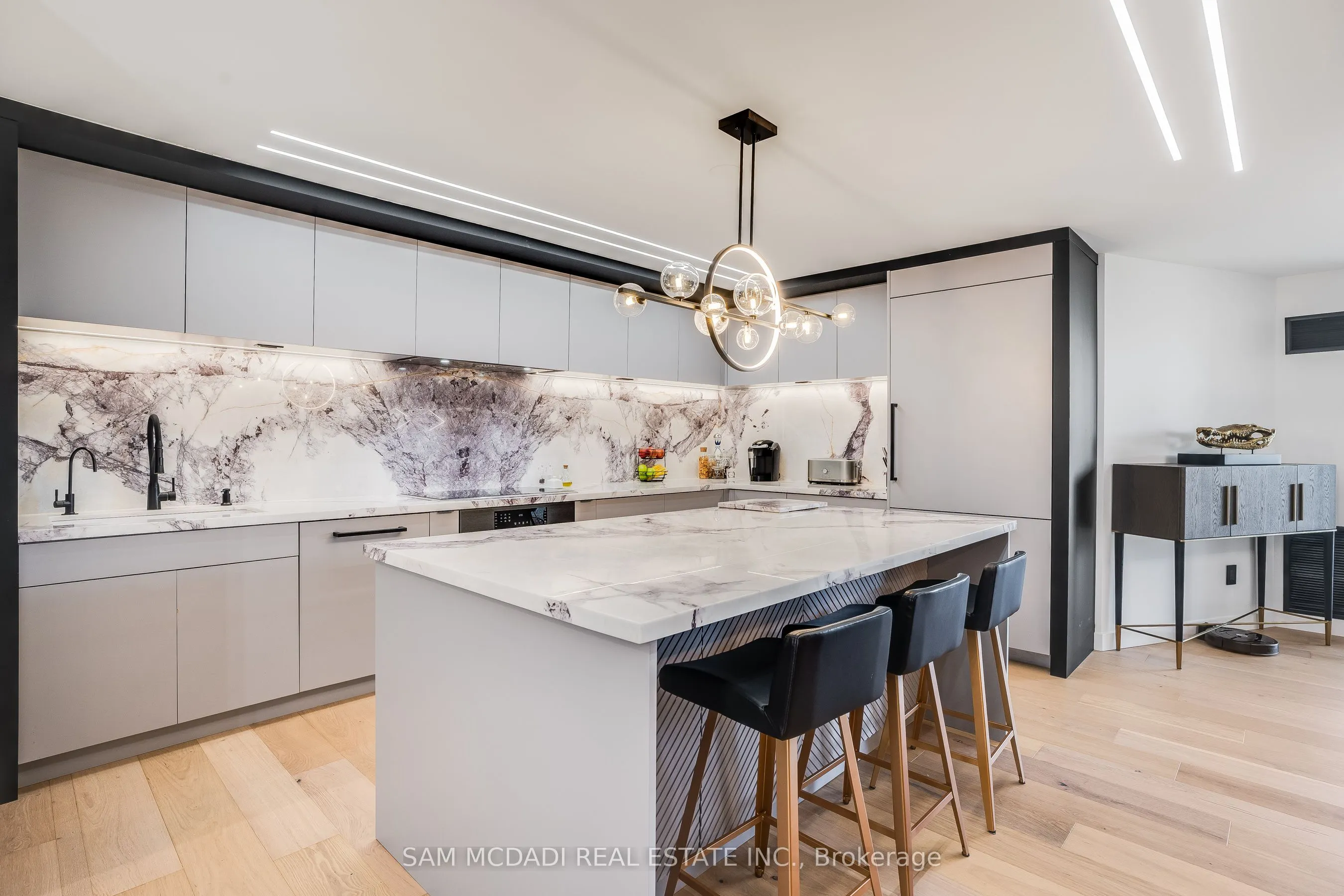 5444 Yonge Street #304