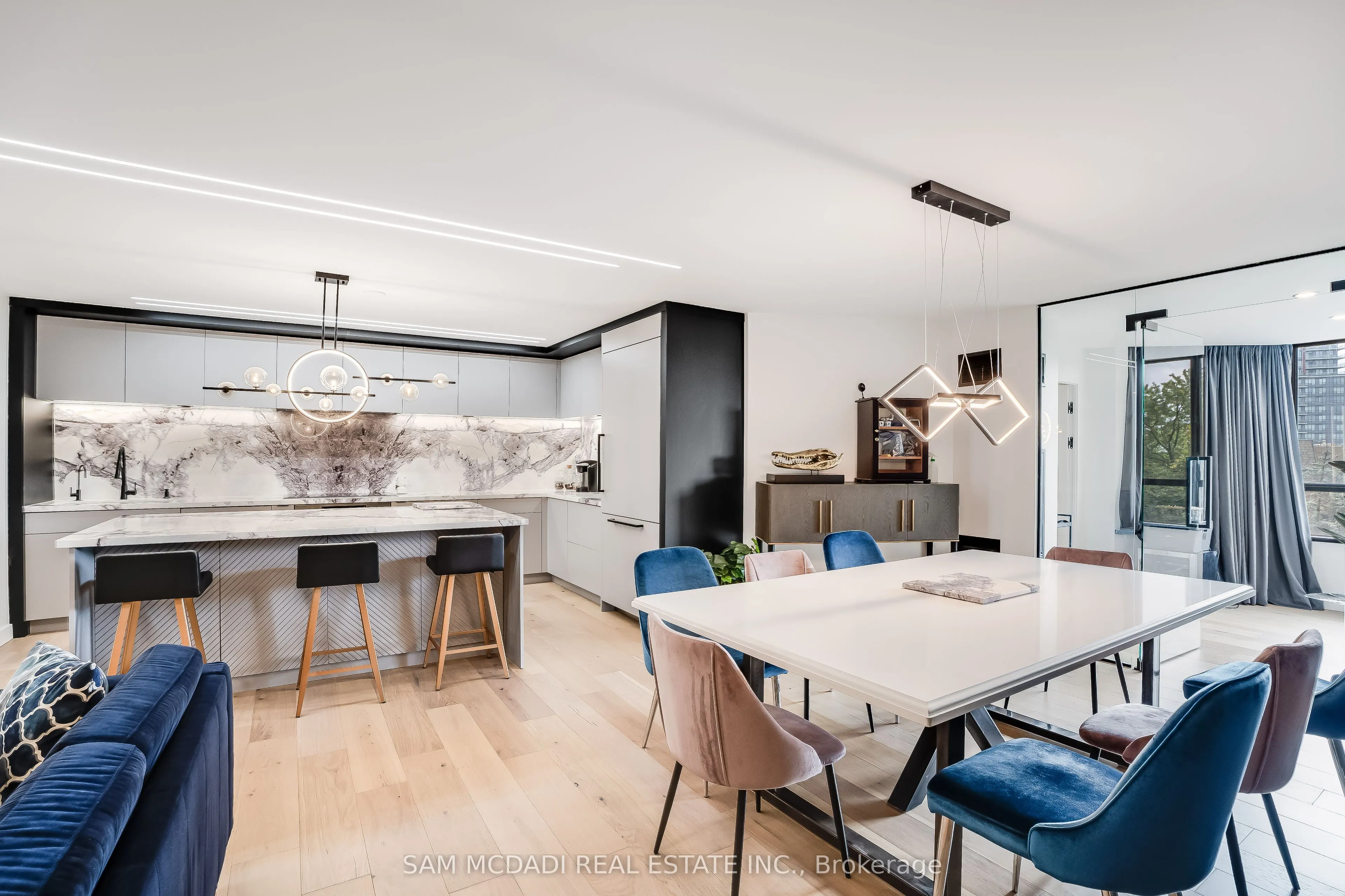5444 Yonge Street #304