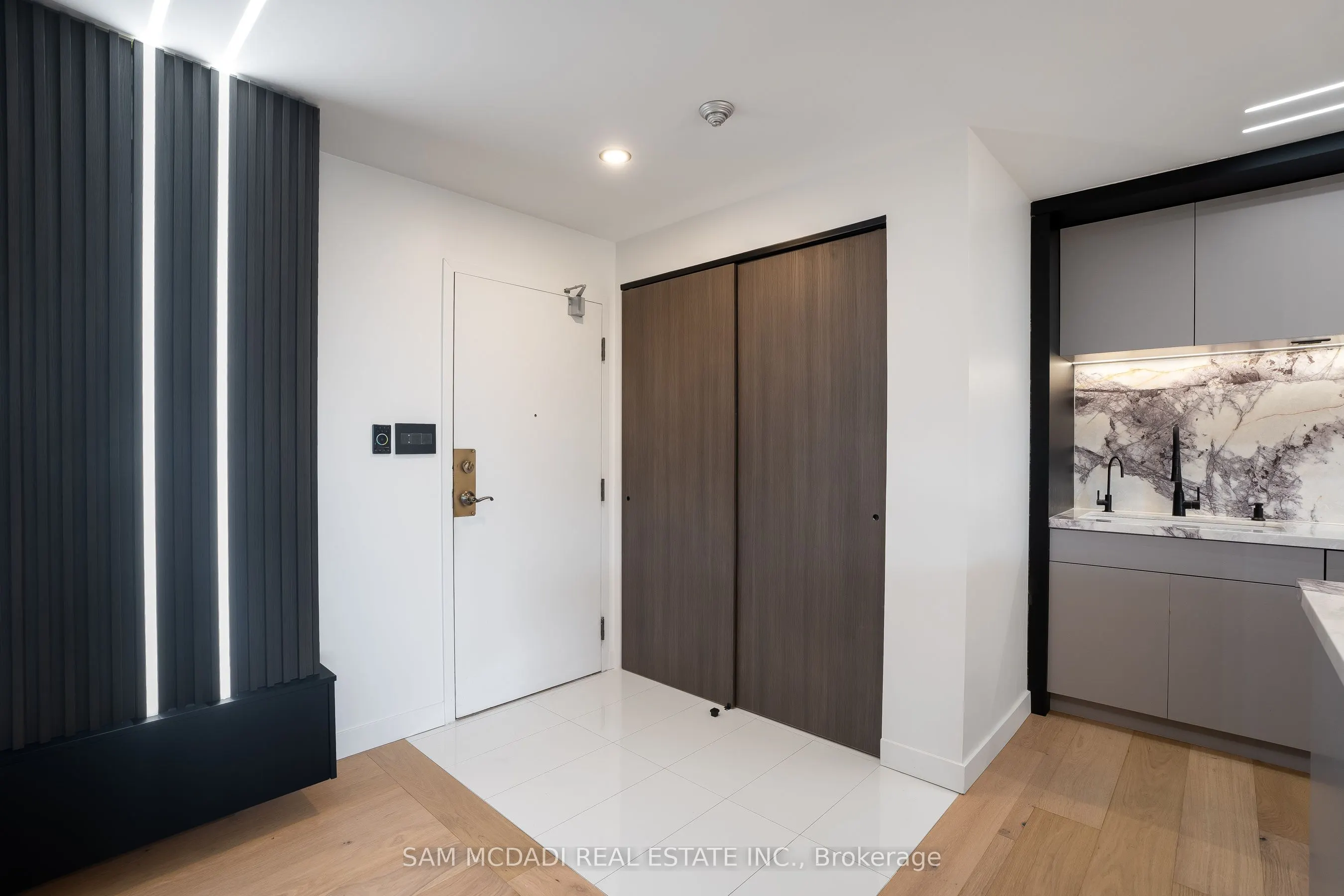 5444 Yonge Street #304