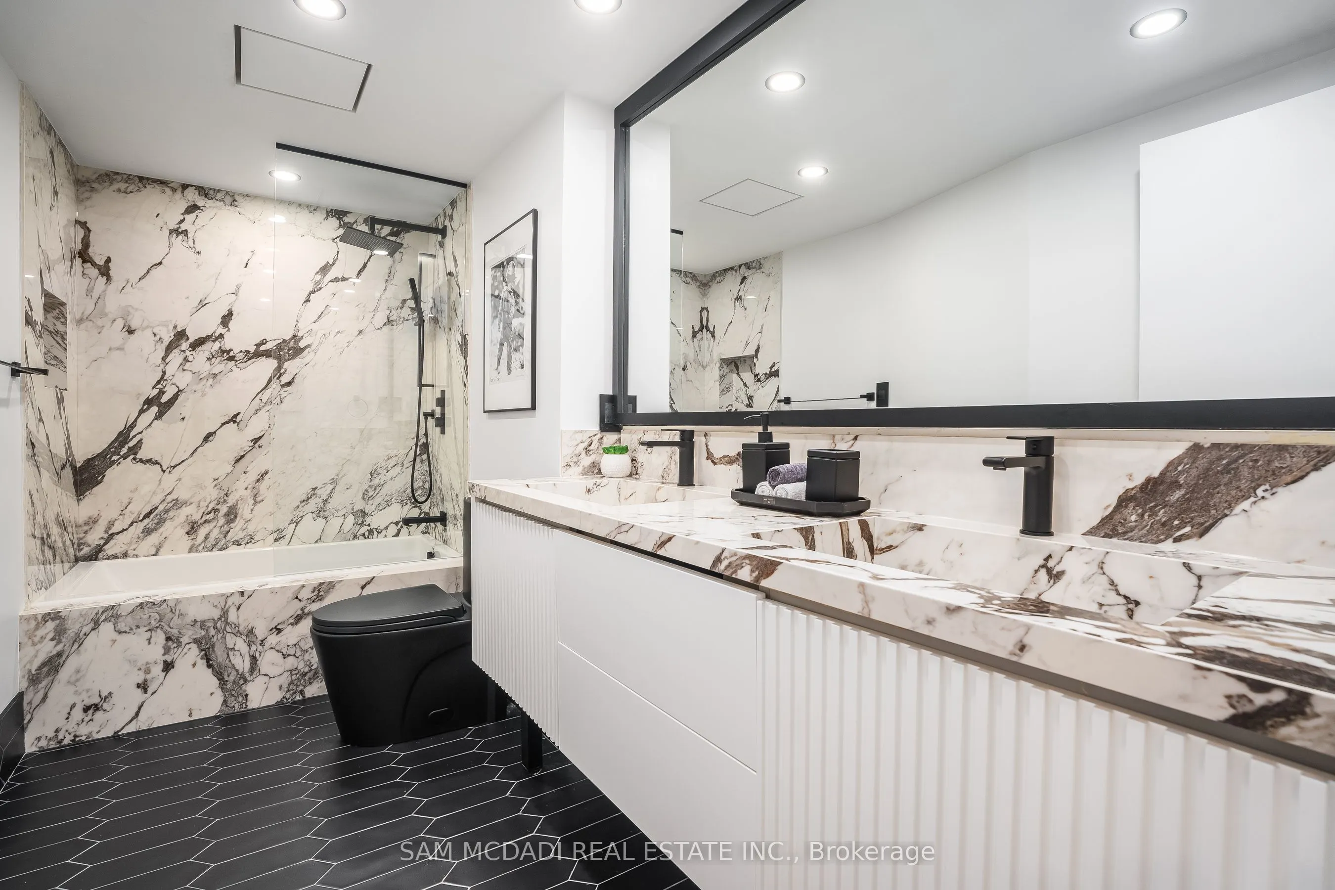 5444 Yonge Street #304