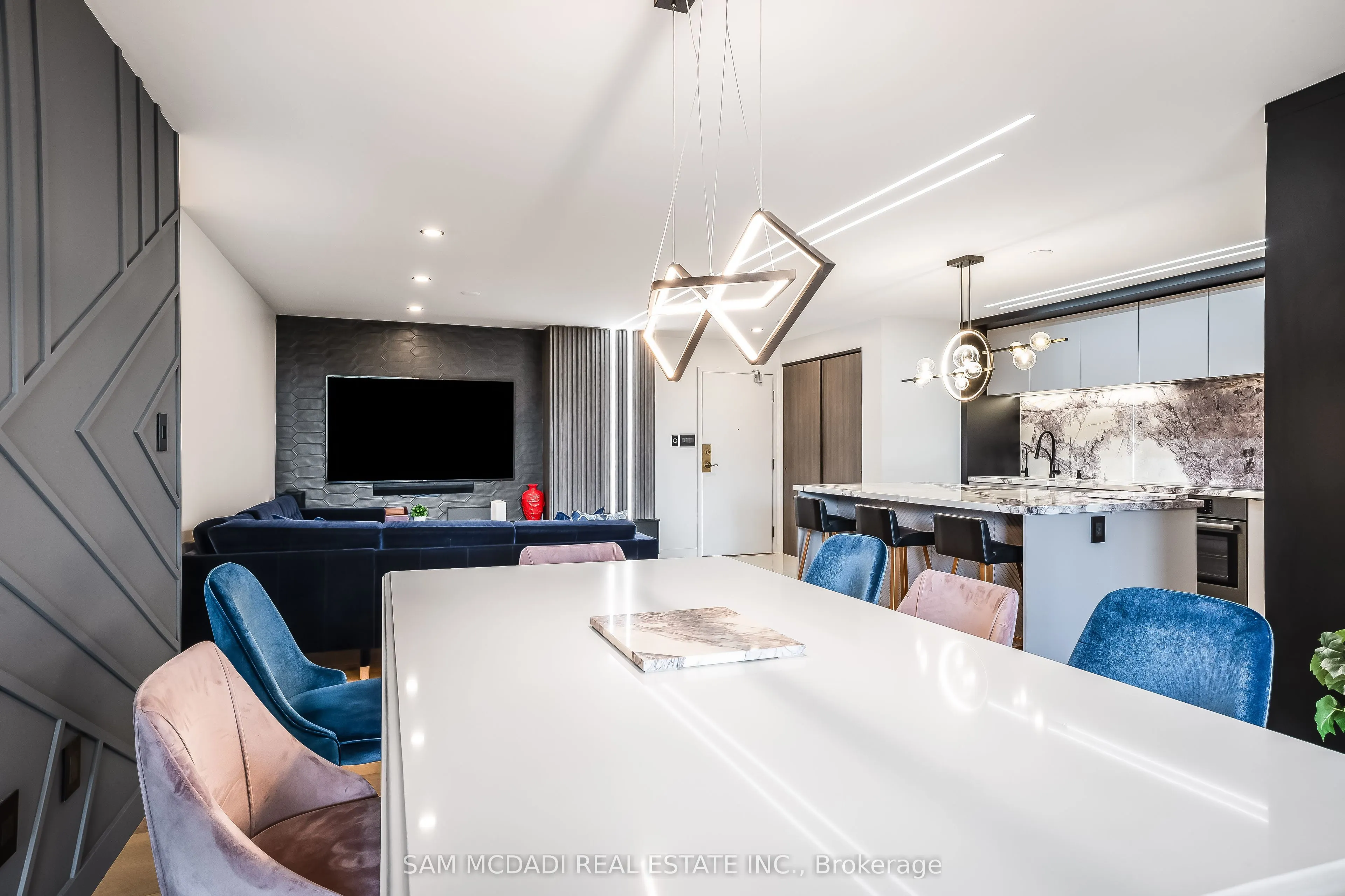 5444 Yonge Street #304