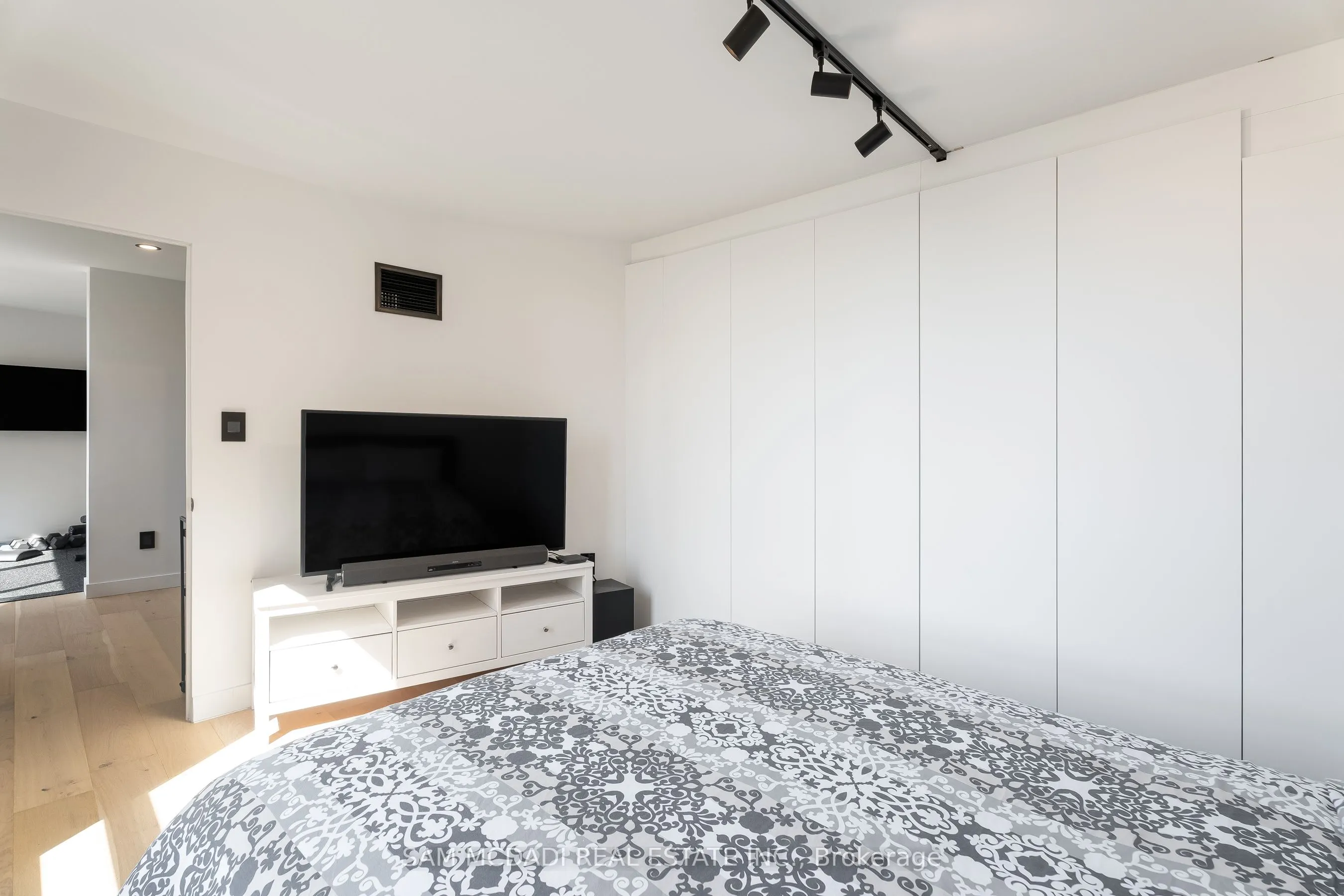 5444 Yonge Street #304