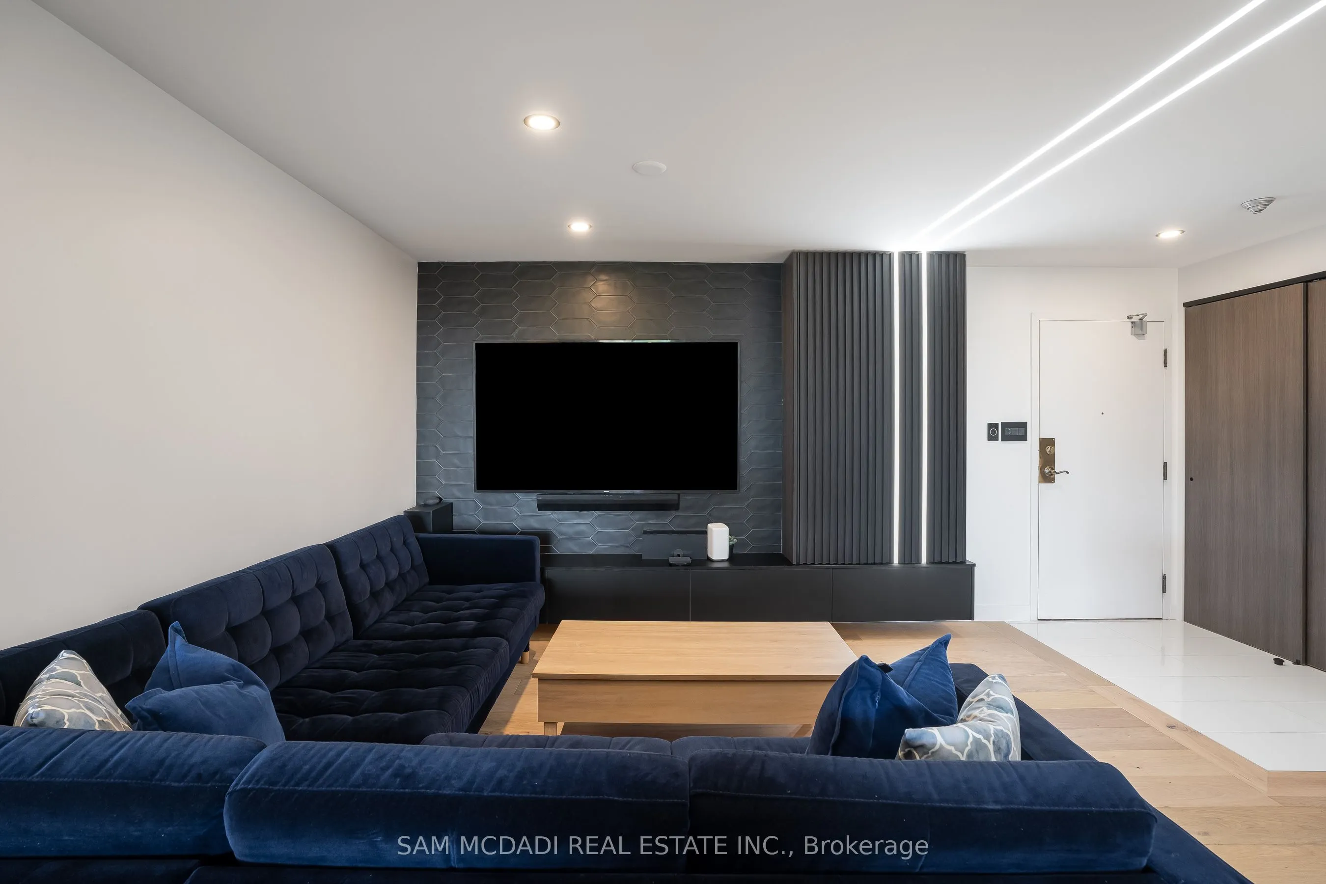 5444 Yonge Street #304