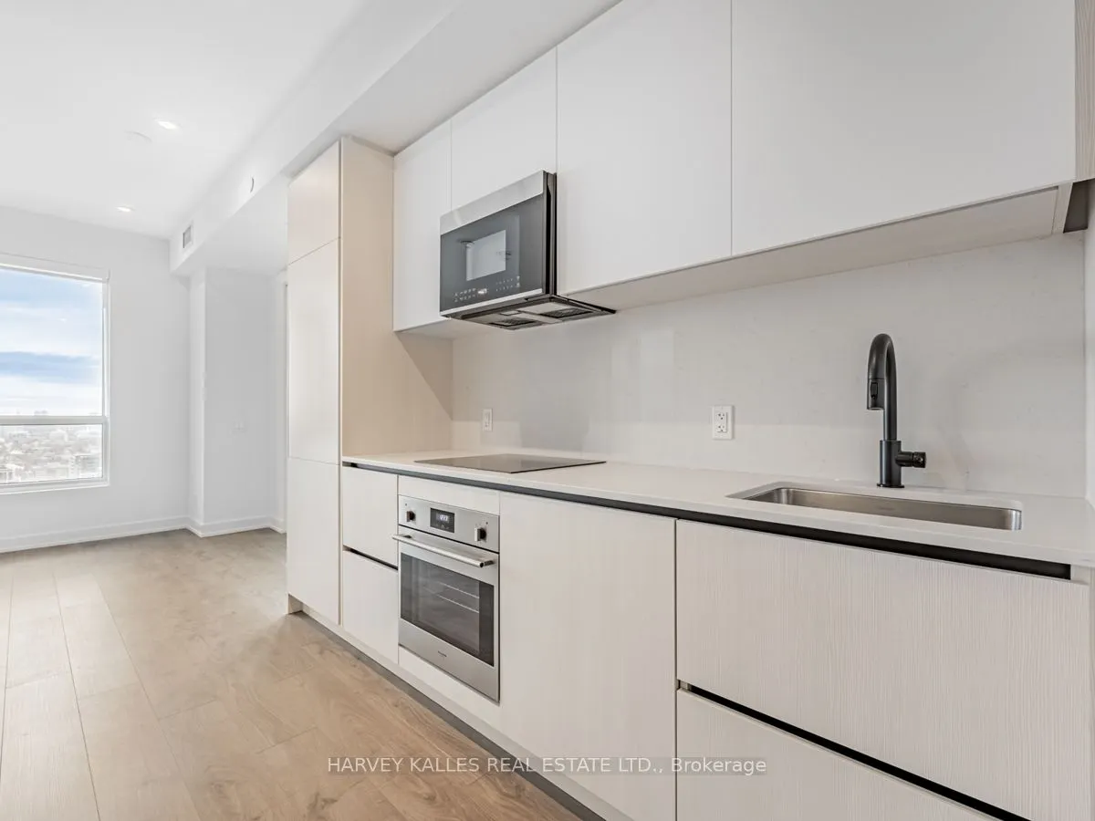 108 Peter Street, #3211