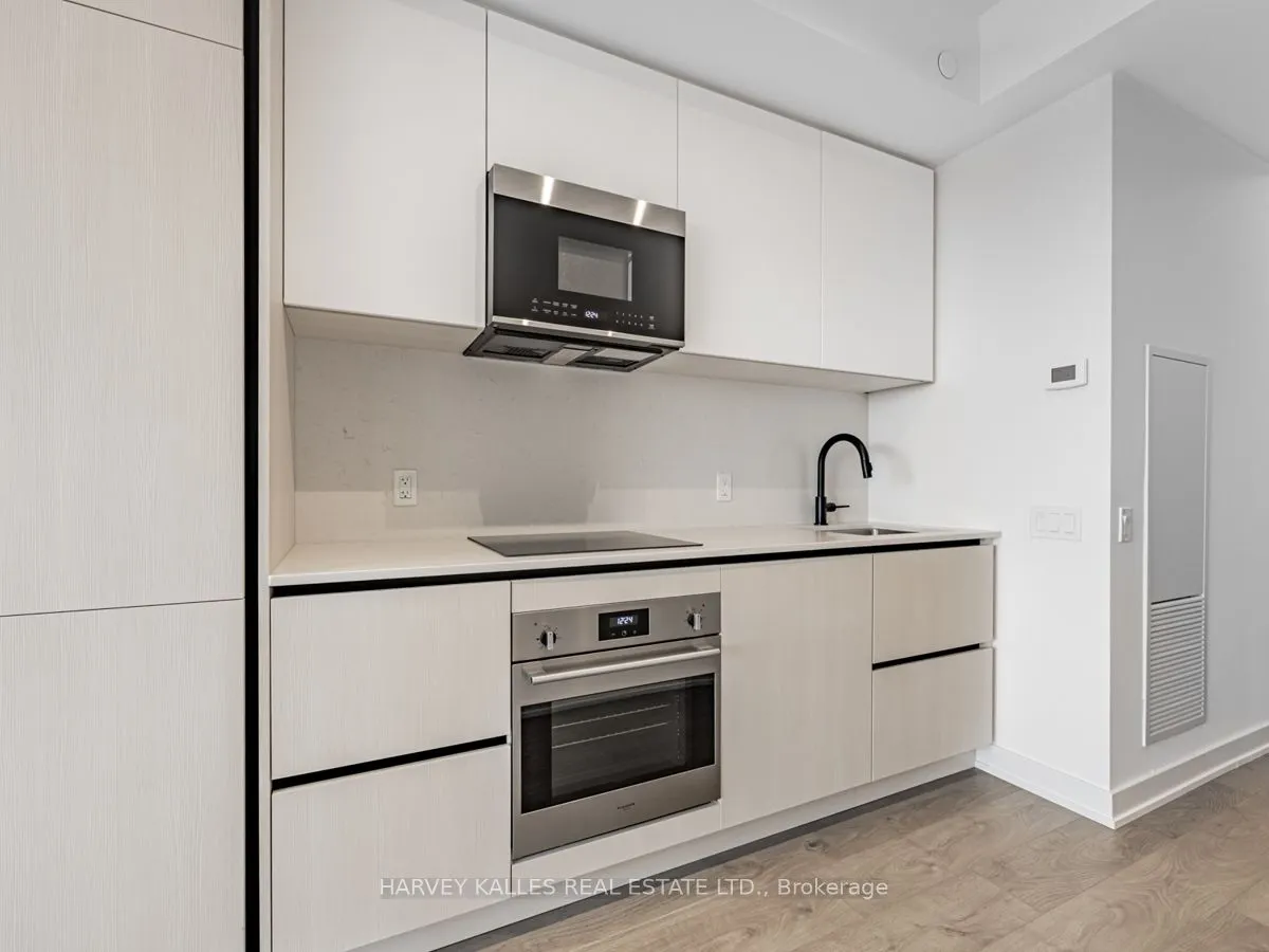 108 Peter Street, #3211