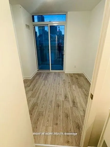 159 Wellesley Street E #406