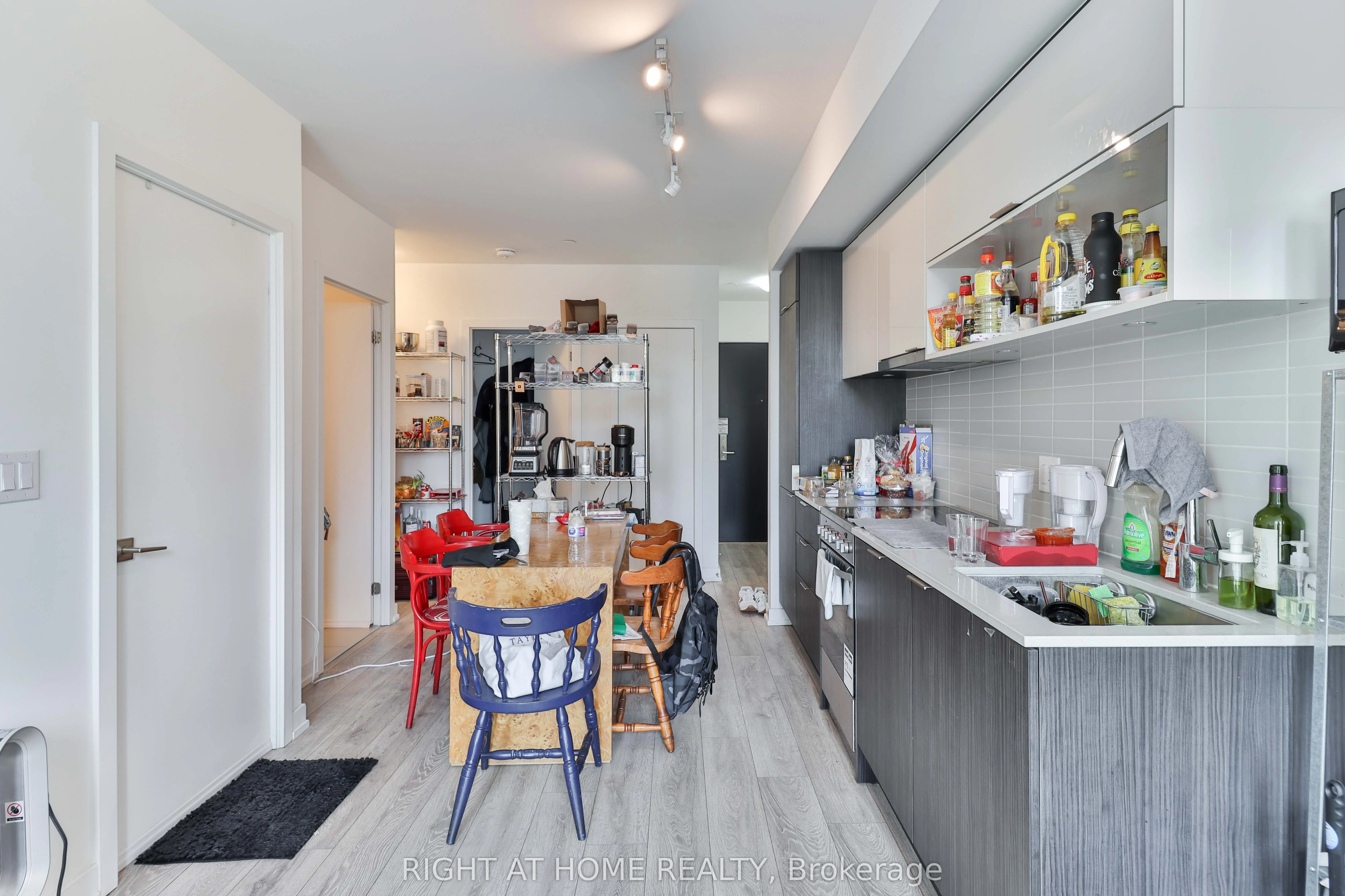 159 Wellesley Street E #406