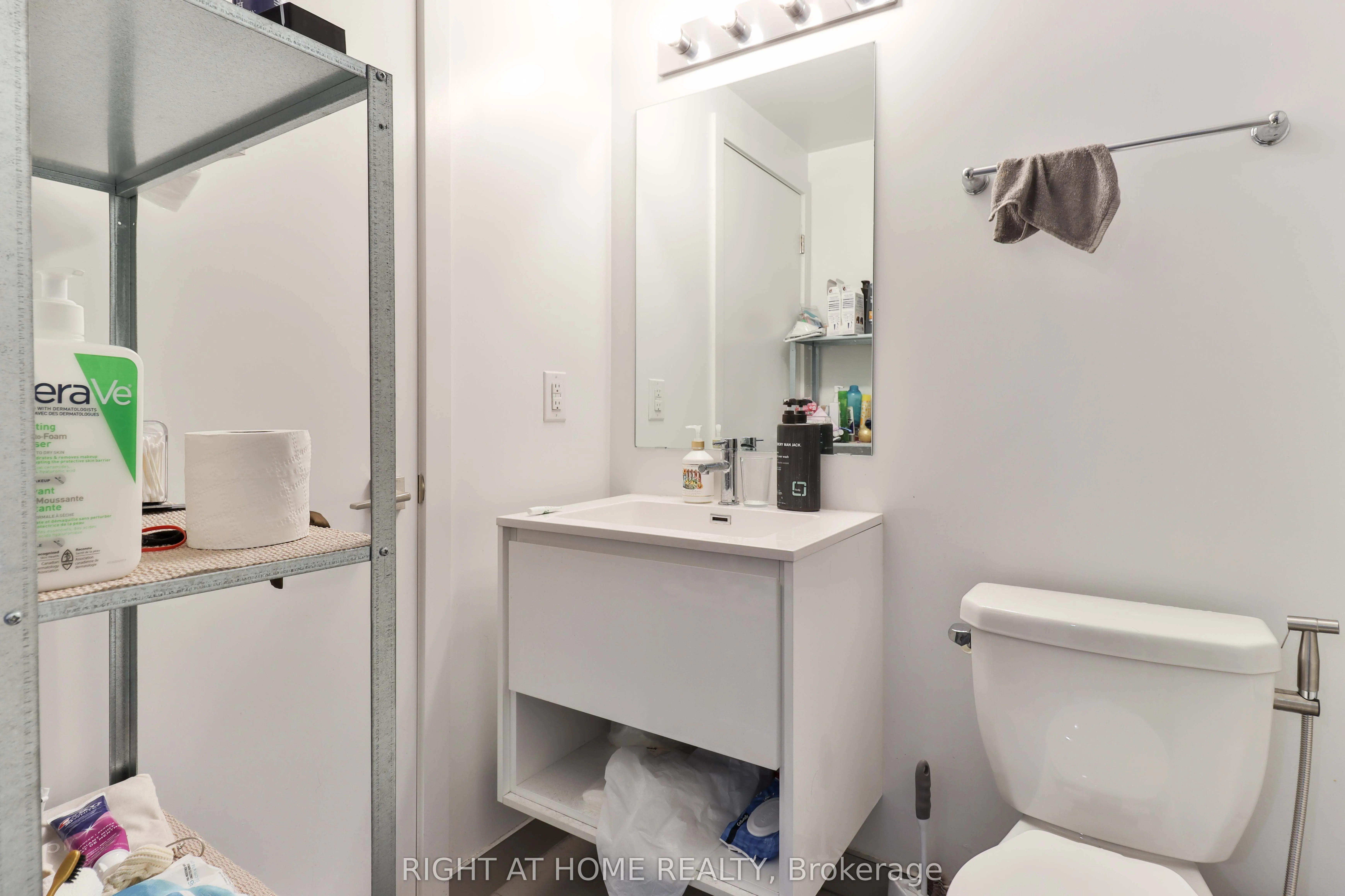 159 Wellesley Street E #406