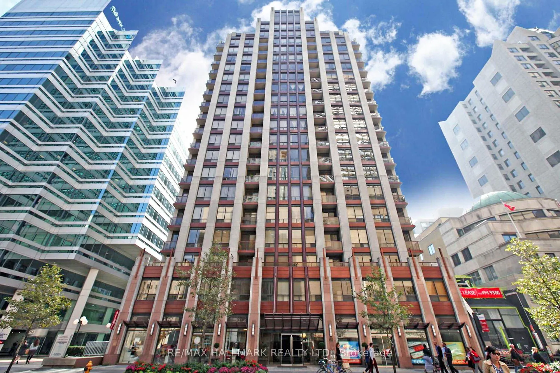 85 Bloor Street E, #402