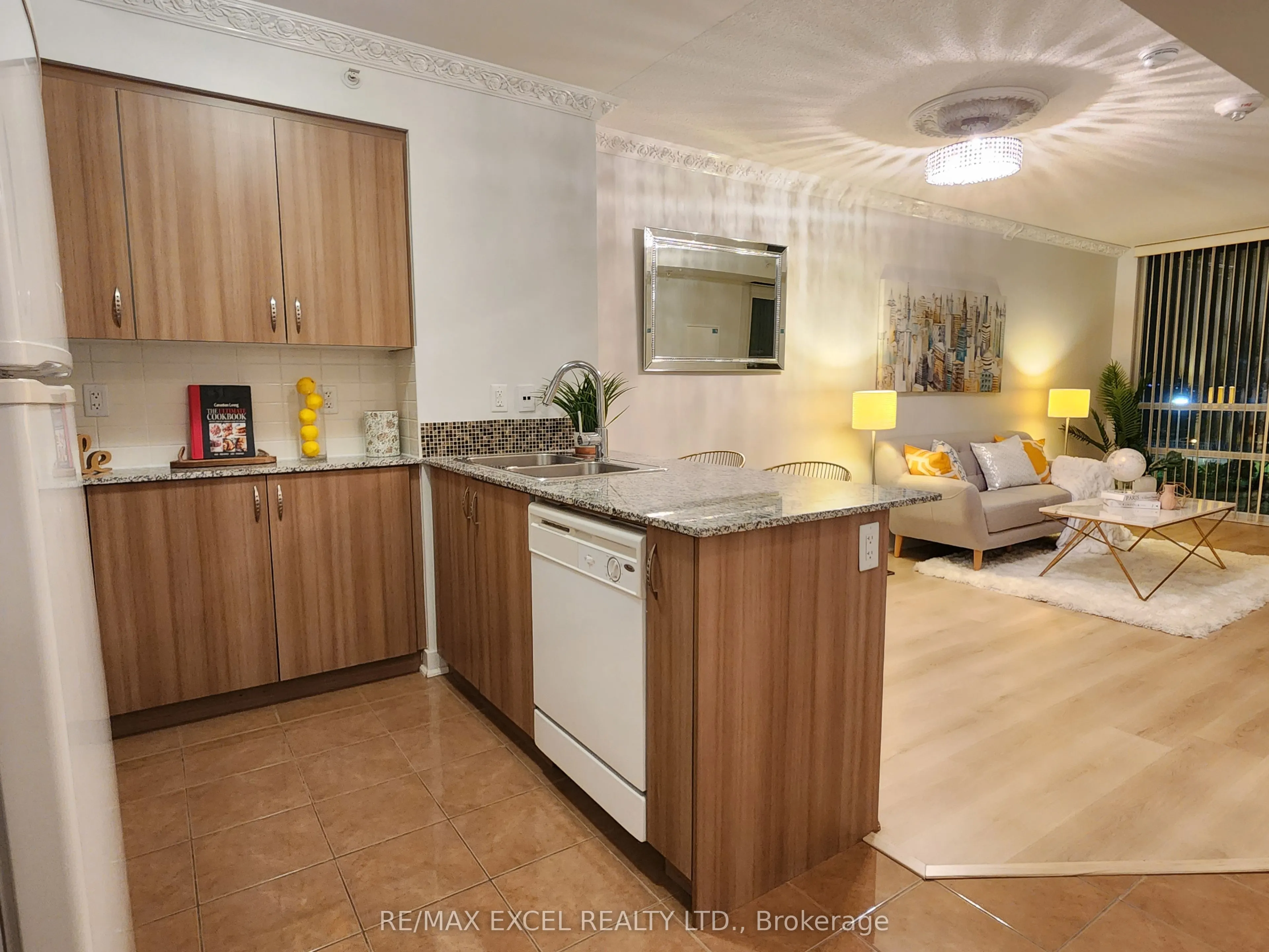 5740 Yonge Street, #803