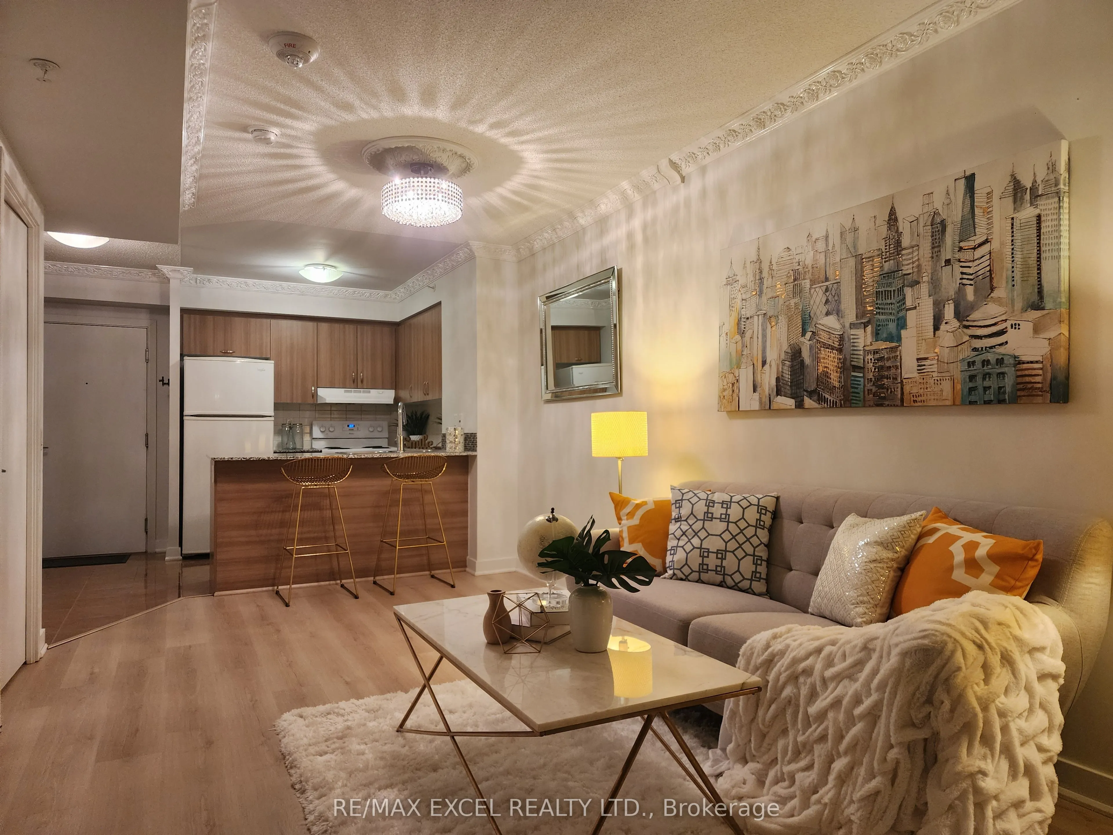 5740 Yonge Street, #803