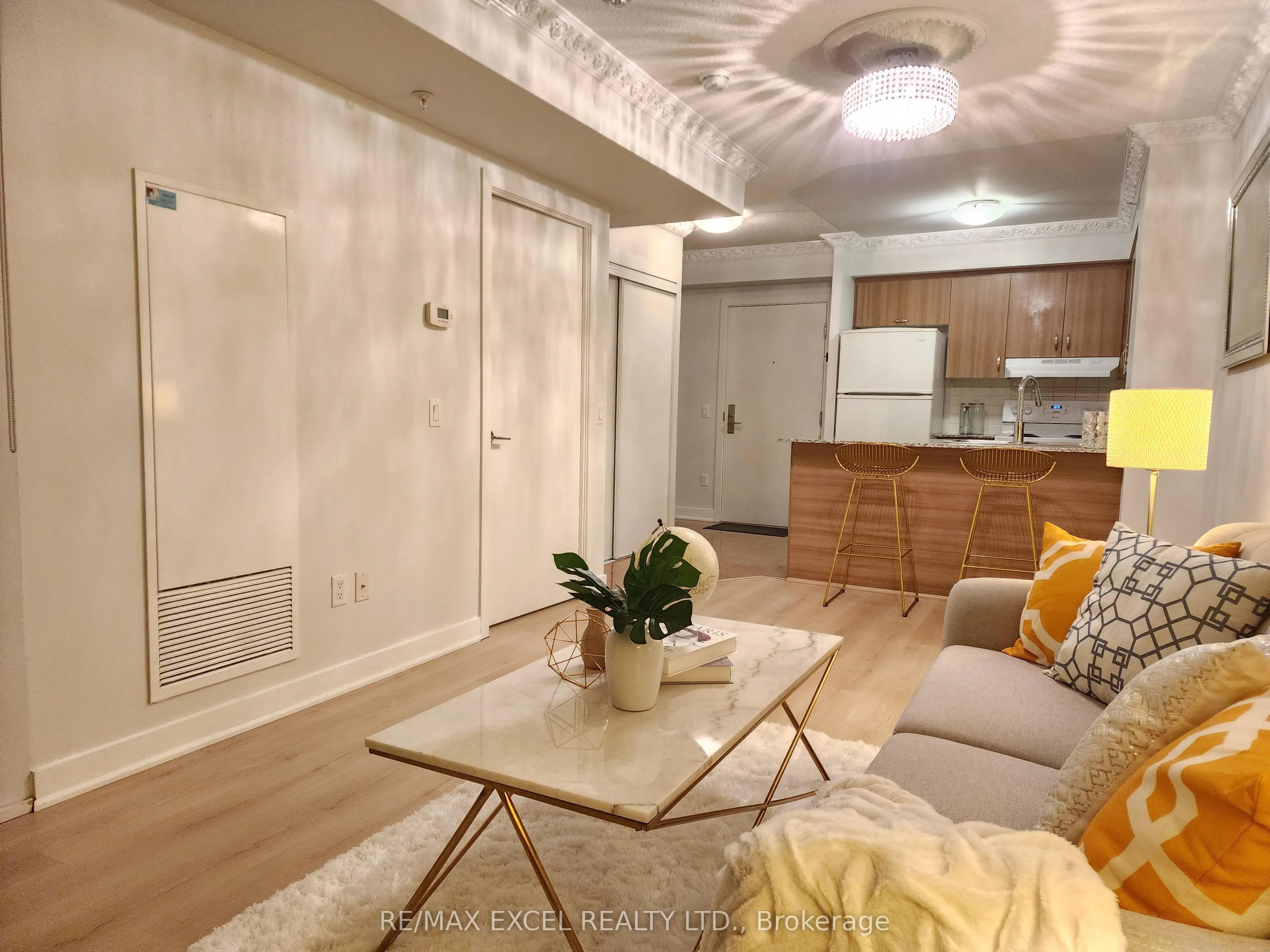 5740 Yonge Street, #803
