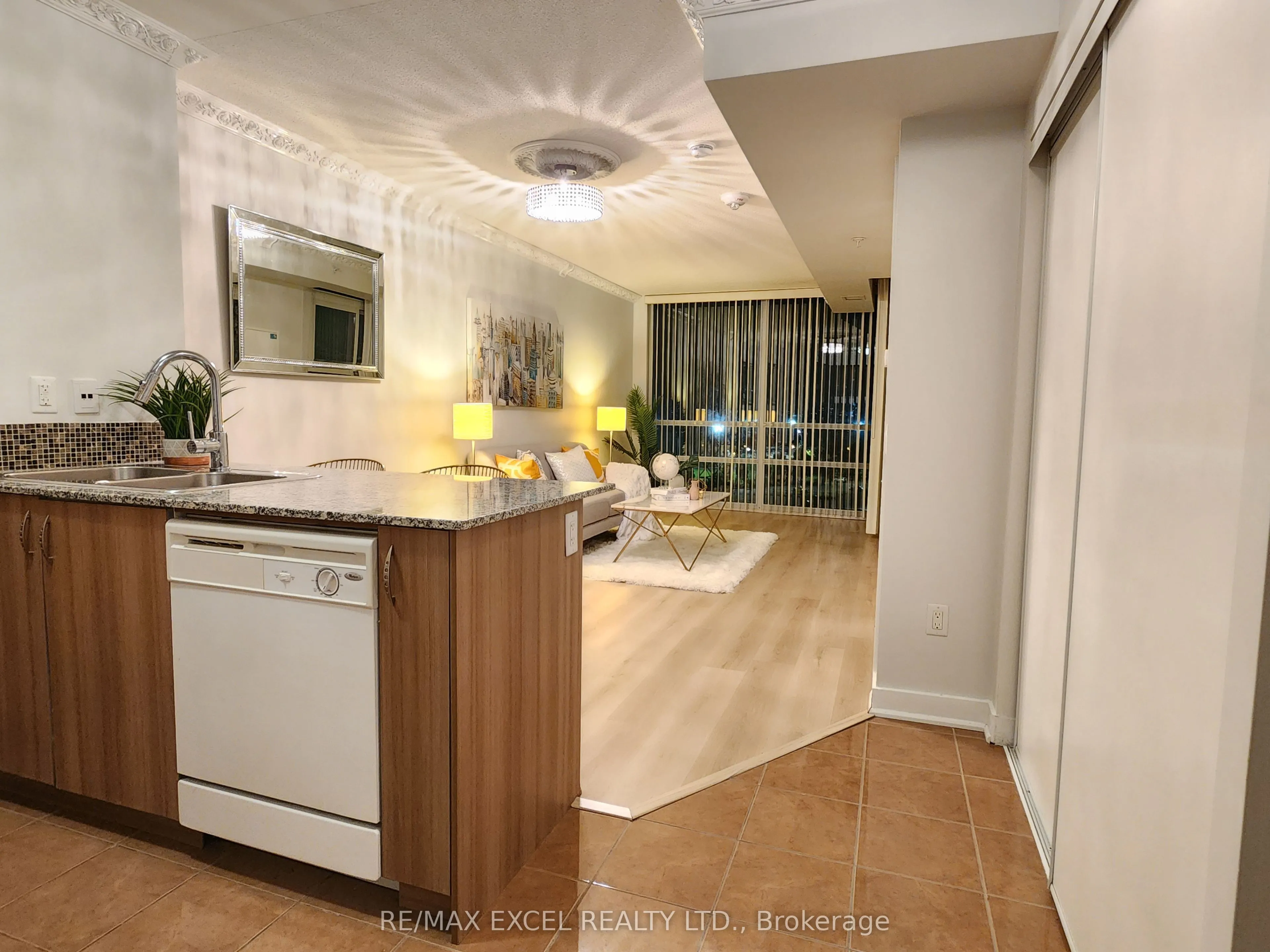 5740 Yonge Street, #803